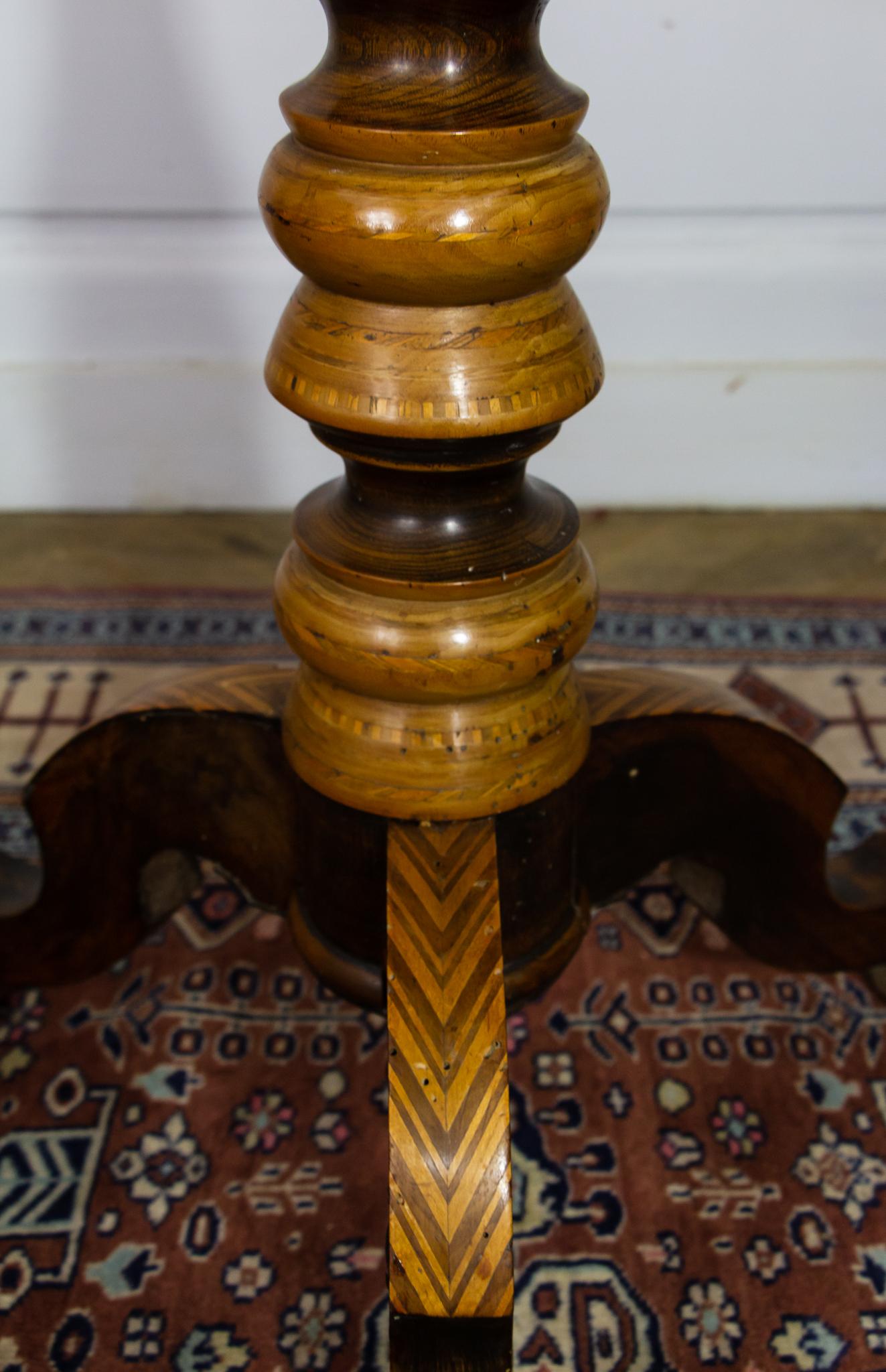 Tripod Pedestal Table in Marquetry and Mixed Wood, Italy, 19th Century For Sale 2