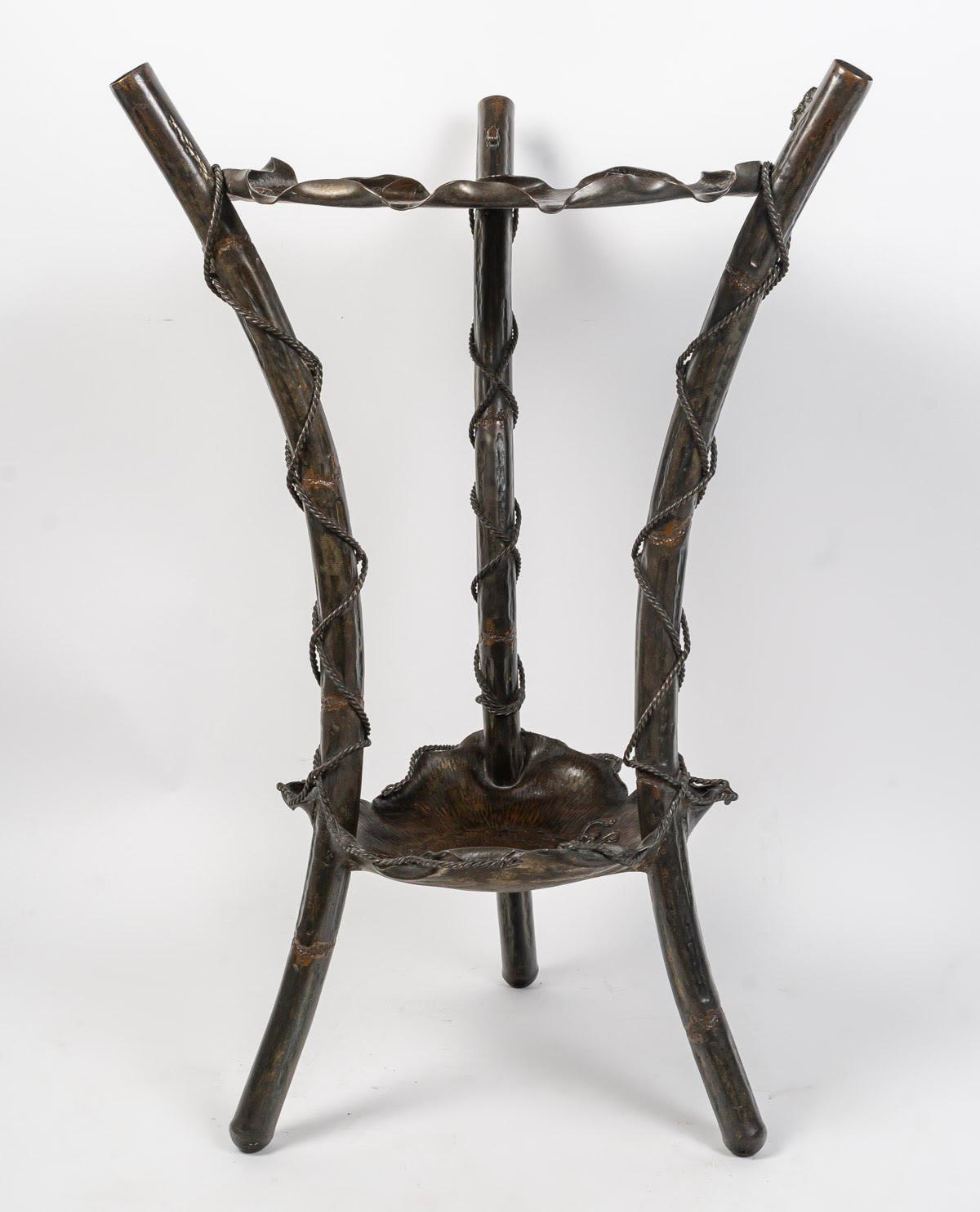 Tripod pedestal table with double bronze tops, Japan, Meiji period.

A tripod pedestal table with Japanese-style decorations of insects and flowers in relief on water lily leaves, double bronze trays with a brown patina, Japan, late Meiji period.
H: