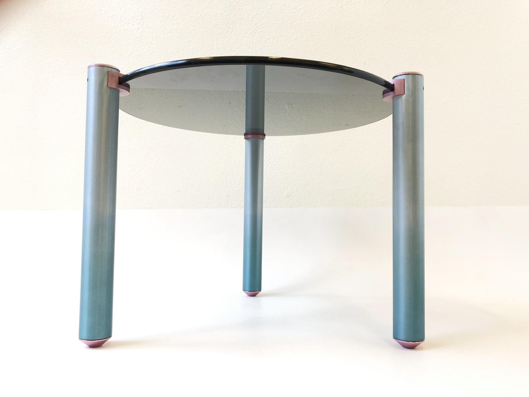 Tripod Postmodern Side Table In Good Condition For Sale In Palm Springs, CA