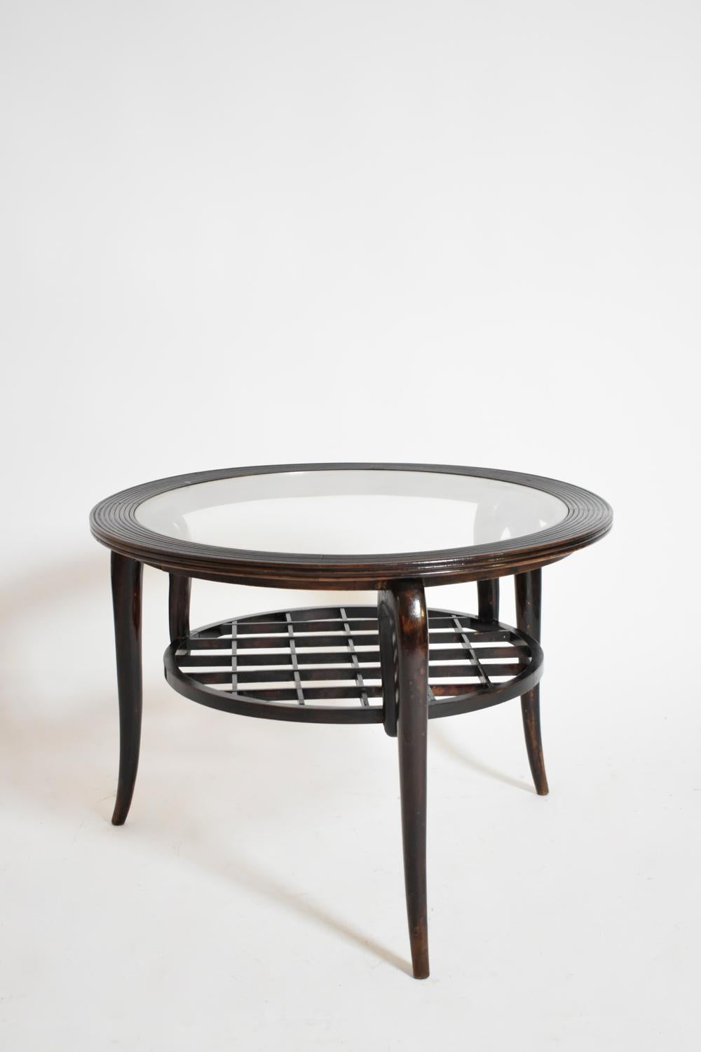 Tripod round coffee table, 1940s. In Excellent Condition For Sale In Lisboa, PT