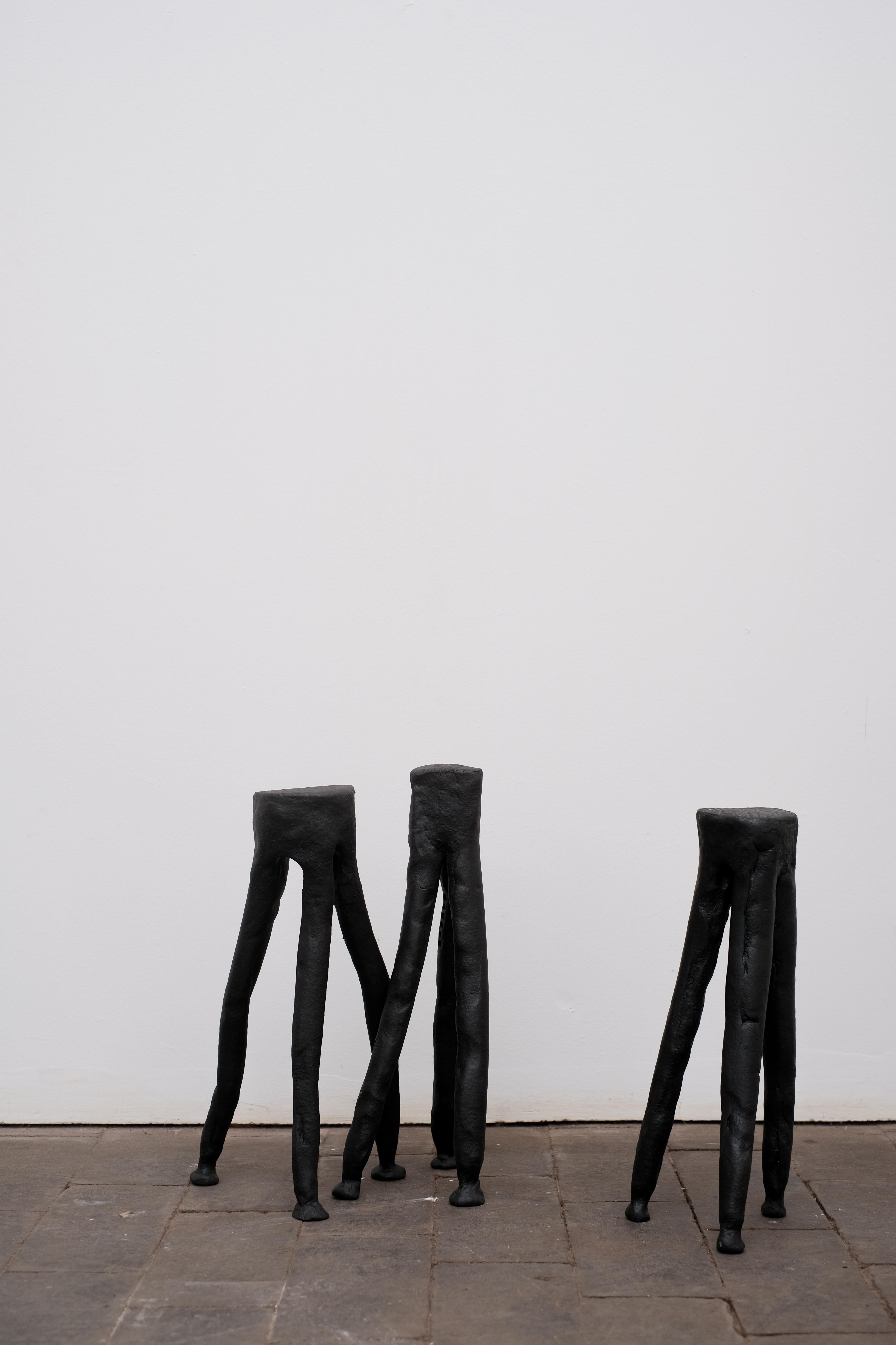 Postmoderne Sculpture tripode de l'Atelier Ledure en vente