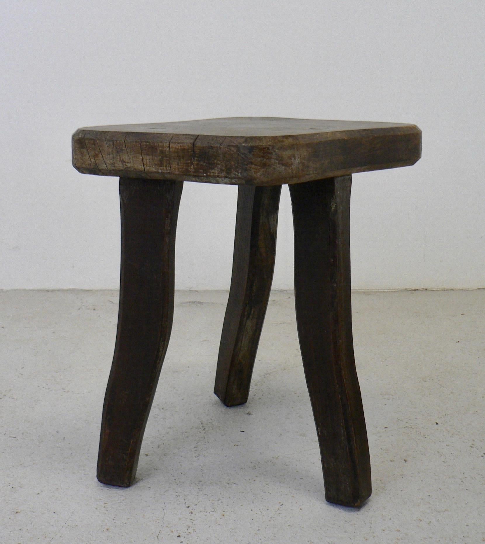 French tripod shepherd's stool with a free-form seat France Early XXth century For Sale