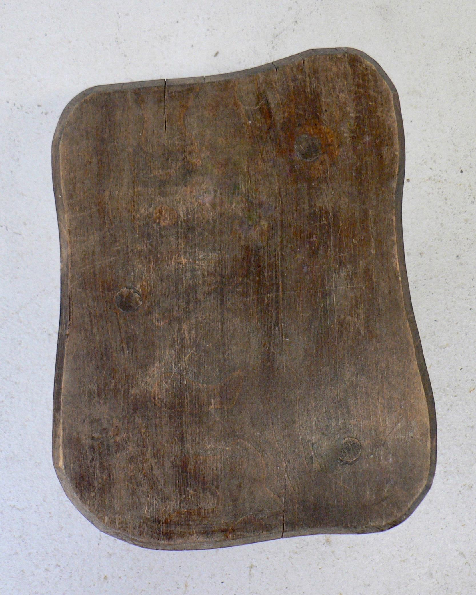 Oak tripod shepherd's stool with a free-form seat France Early XXth century For Sale