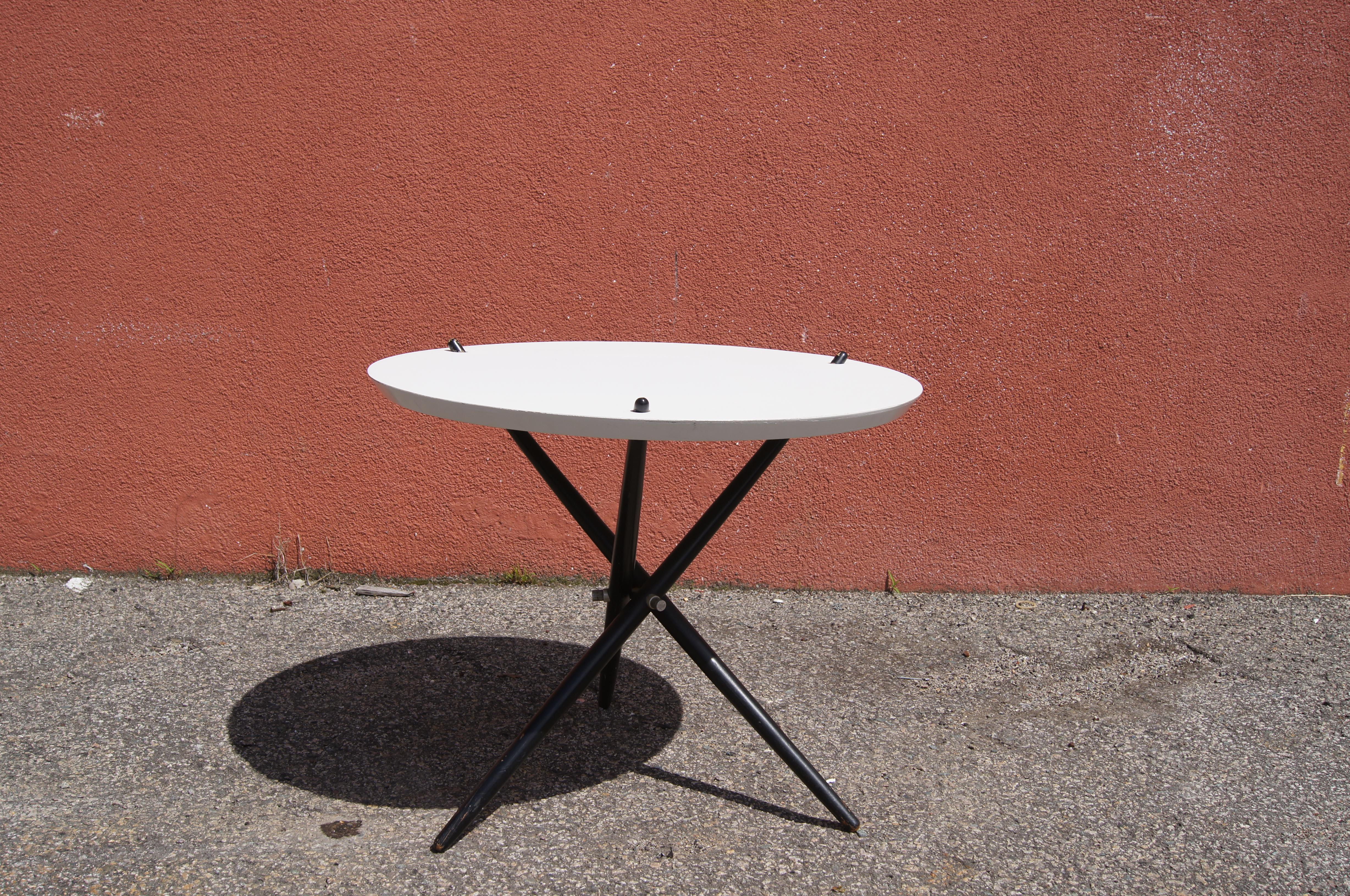 Dreibeiniger Beistelltisch von Hans Bellmann für Knoll (Moderne der Mitte des Jahrhunderts) im Angebot