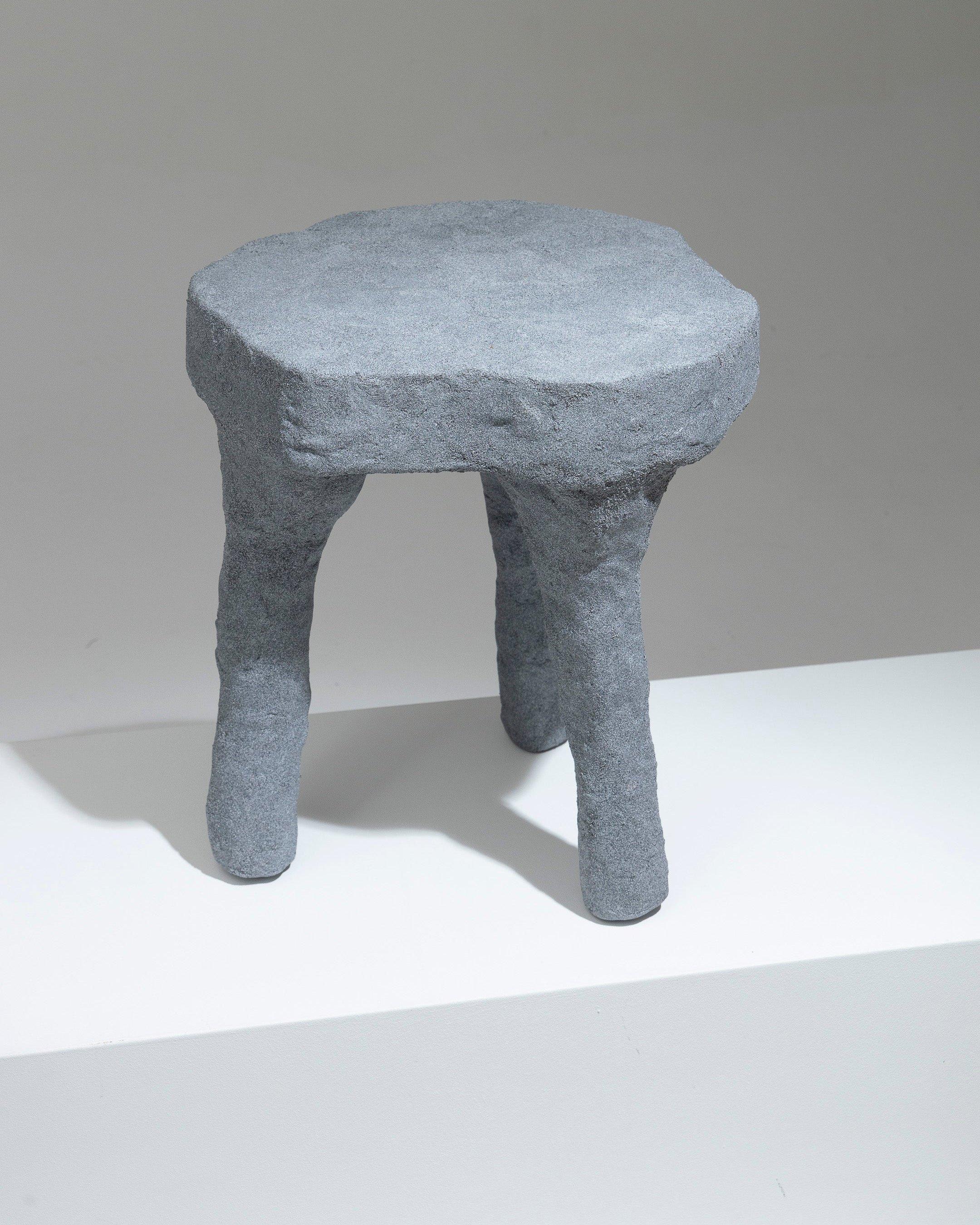 Tripod stool by Paul Hardy In New Condition For Sale In PARIS, FR