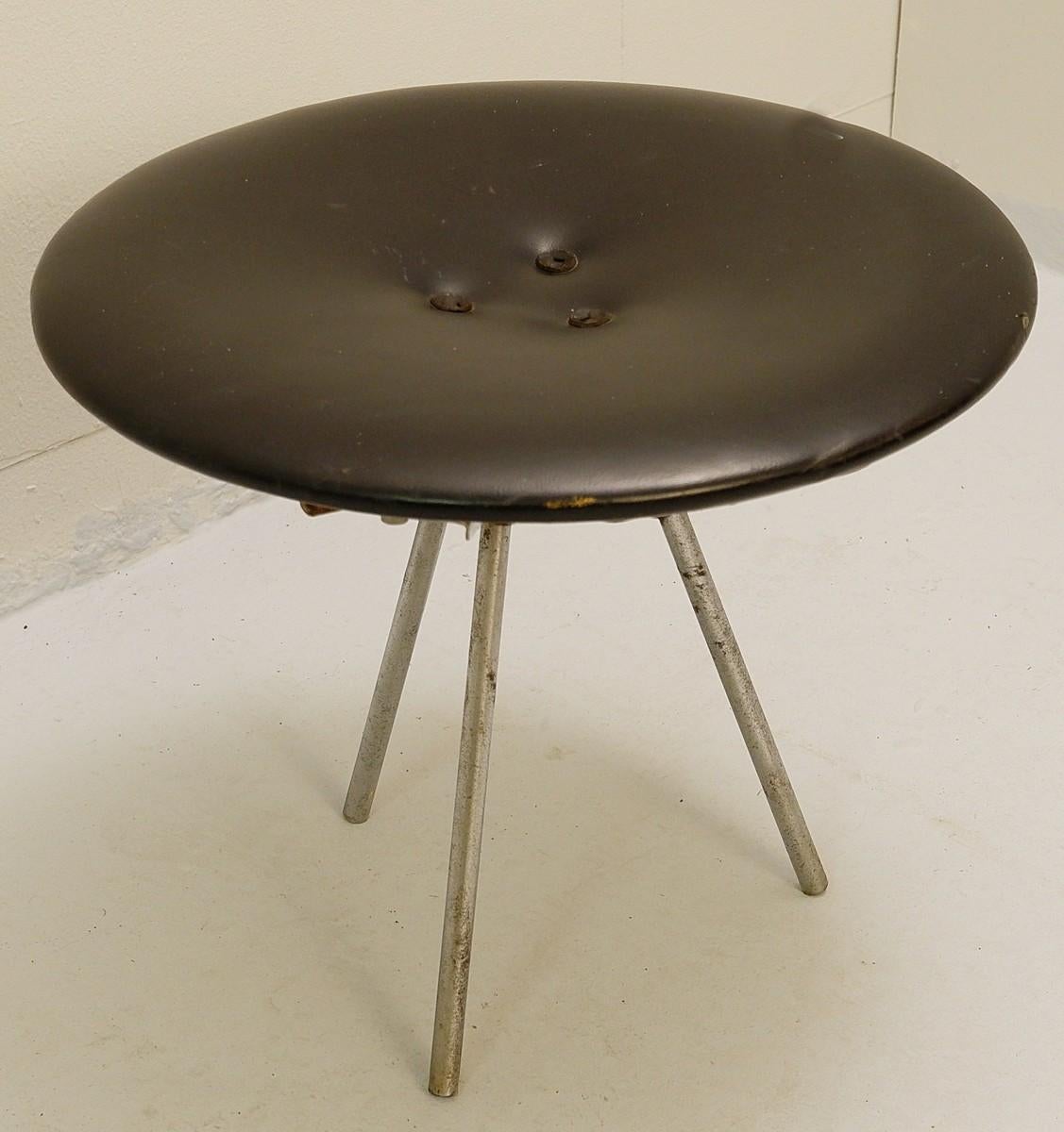 Tripod Stool In Fair Condition In Brussels, BE