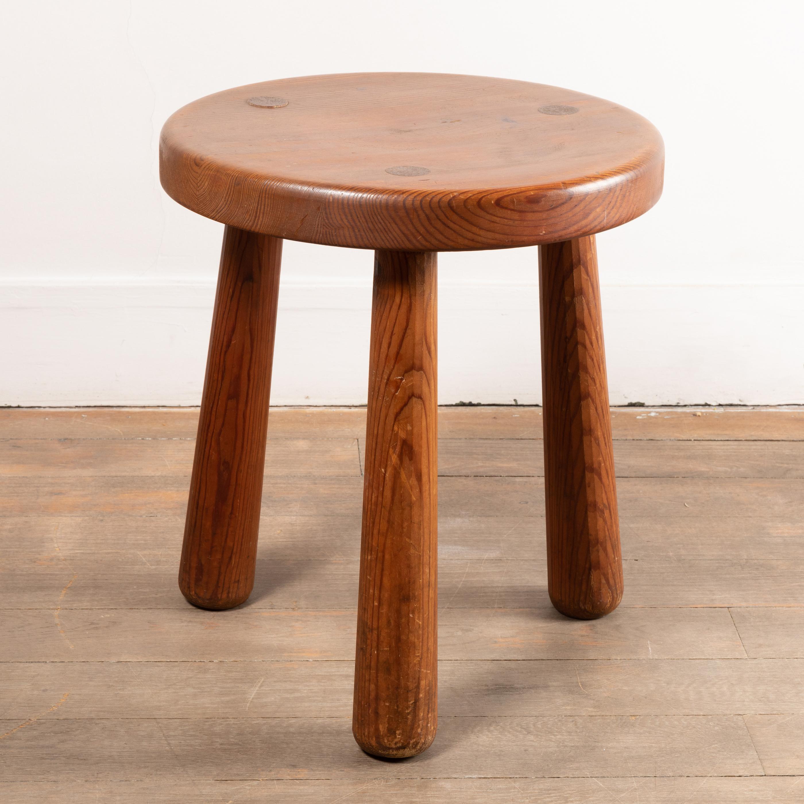 A wood tripod stool or side table
in the style of Charlotte Perriand
France, 1960's

Measures: Height: 45.5 cm / 17.9 in.
Diameter: 40 cm / 15.7 in.
