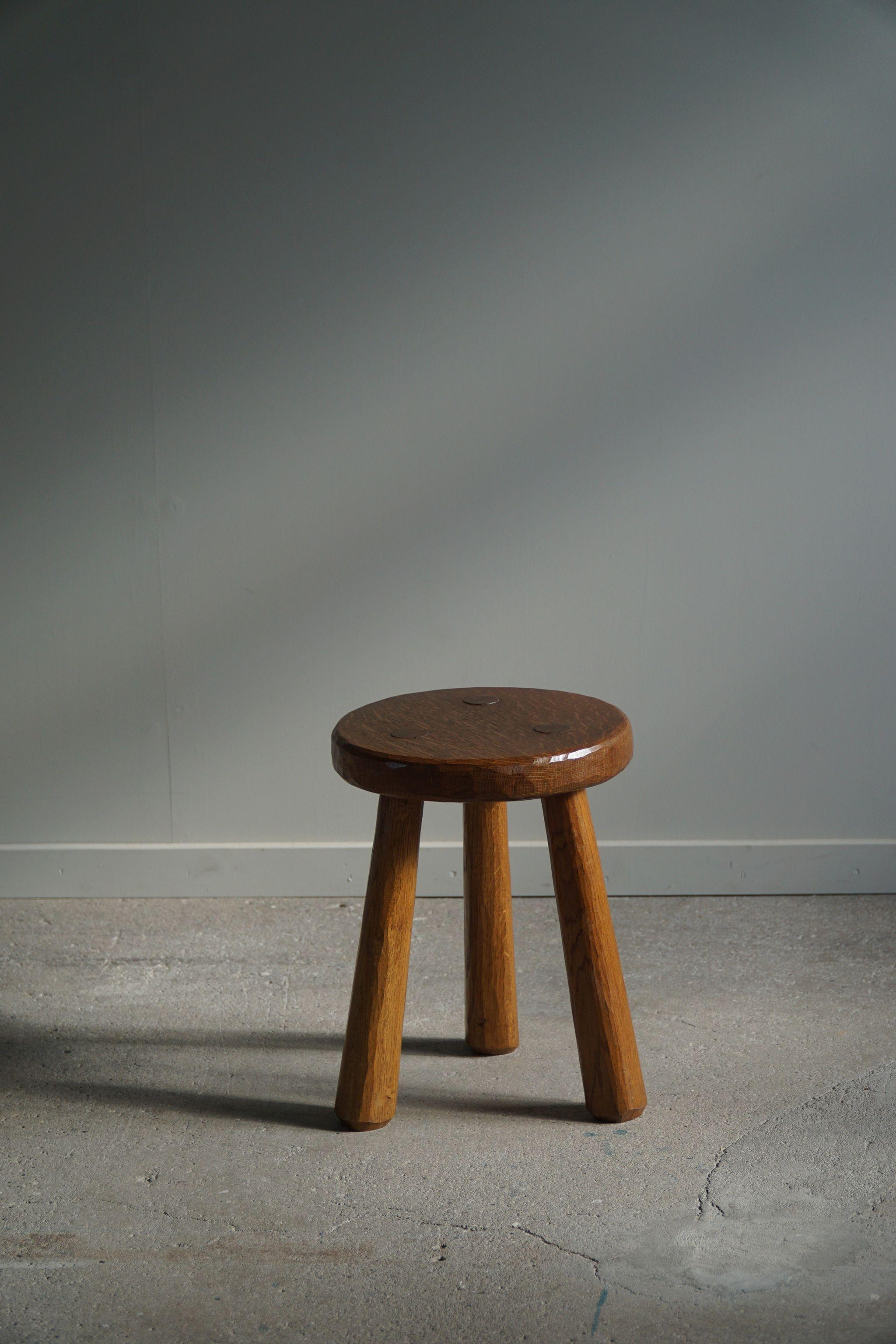 Tripod Stool in Solid Oak, by a Swedish Cabinetmaker, Midcentury, circa 1960s In Good Condition In Odense, DK