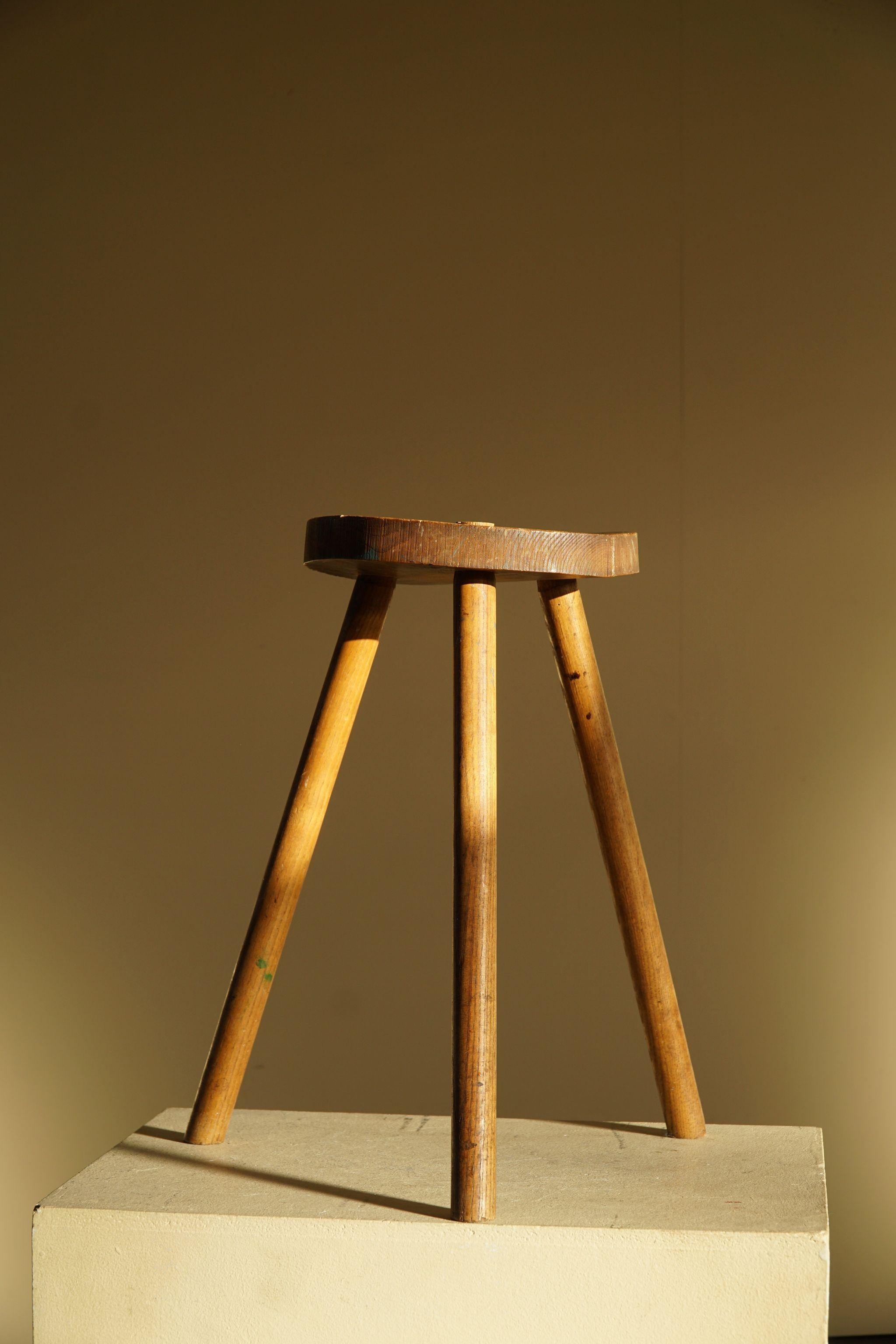 Tripod Stool in Solid Oak Wood, by Danish Cabinetmaker, Mid Century, Ca 1960s For Sale 4