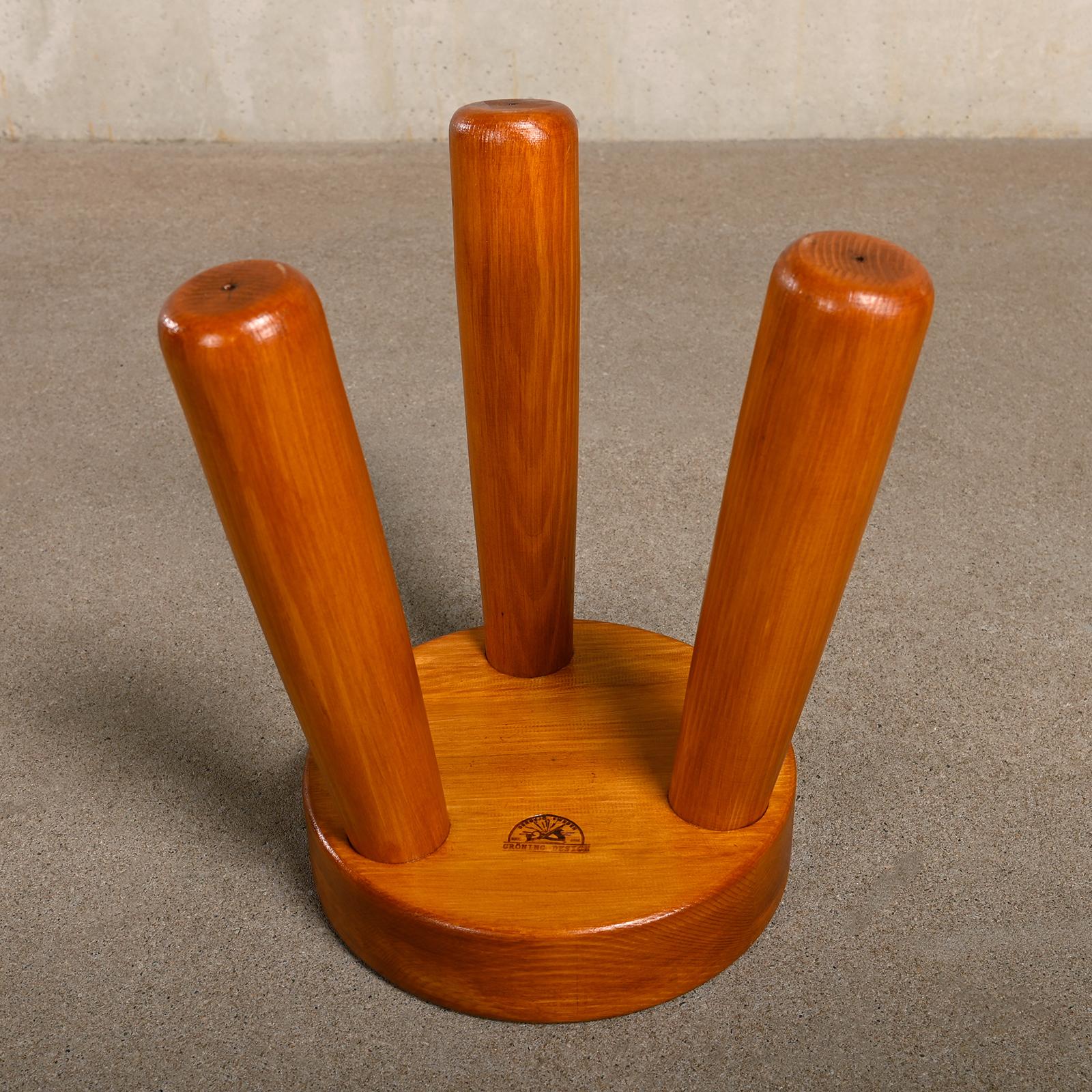 Tripod Stool in solid Pine wood by Gröning Design Sweden For Sale 4
