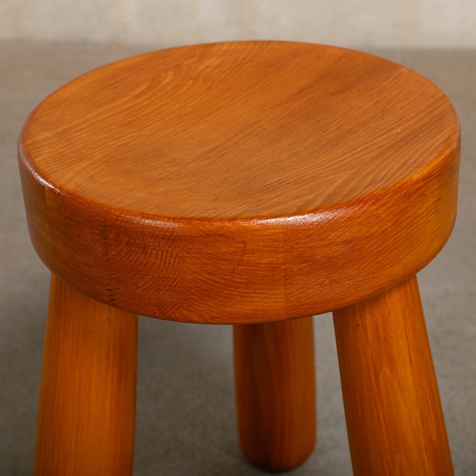 Tripod Stool in solid Pine wood by Gröning Design Sweden In Good Condition For Sale In Amsterdam, NL