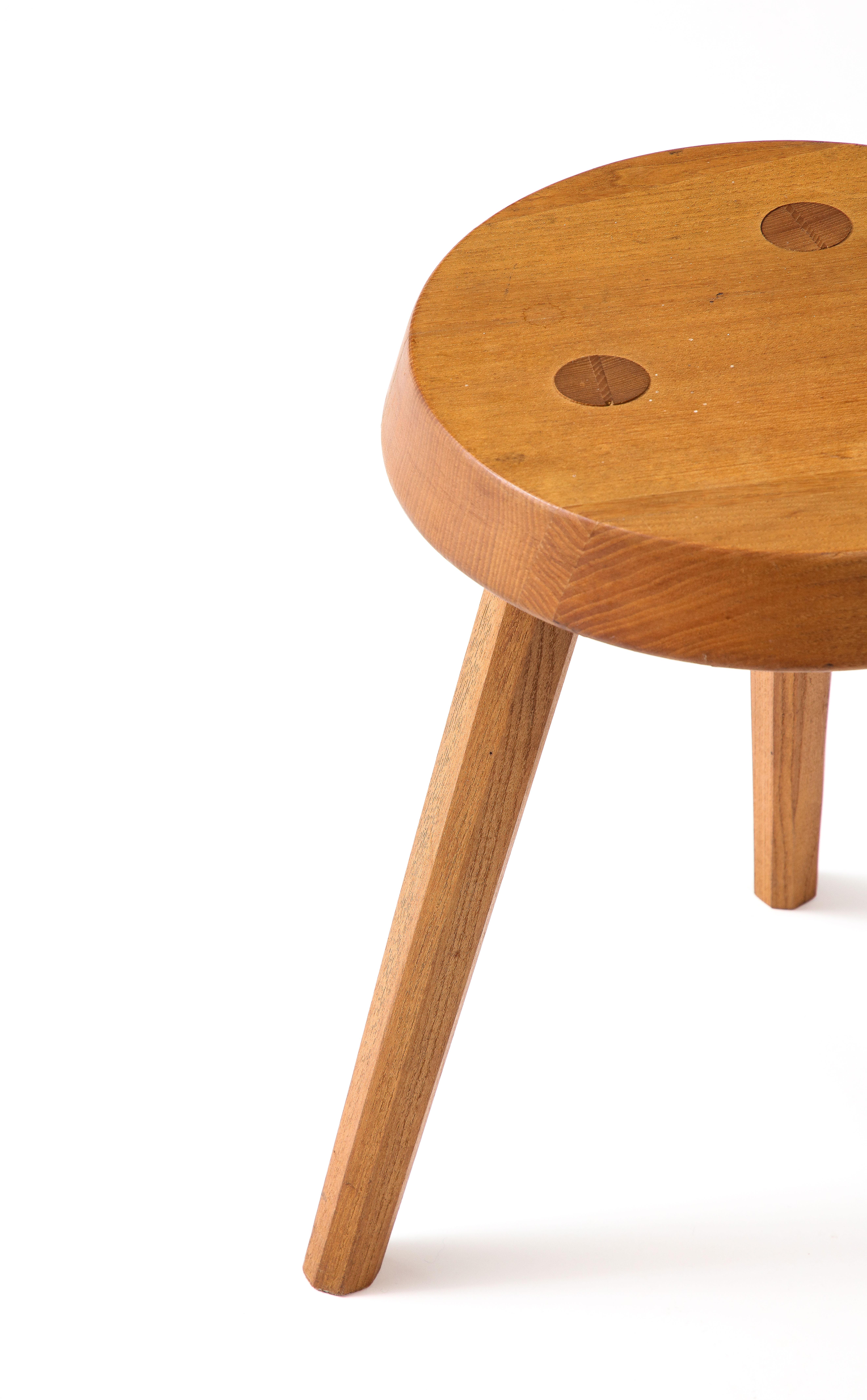 Tripod stool in the Manner of Perriand, France 1950s In Good Condition For Sale In New York, NY