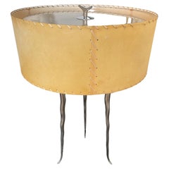 Lampada da tavolo a treppiede