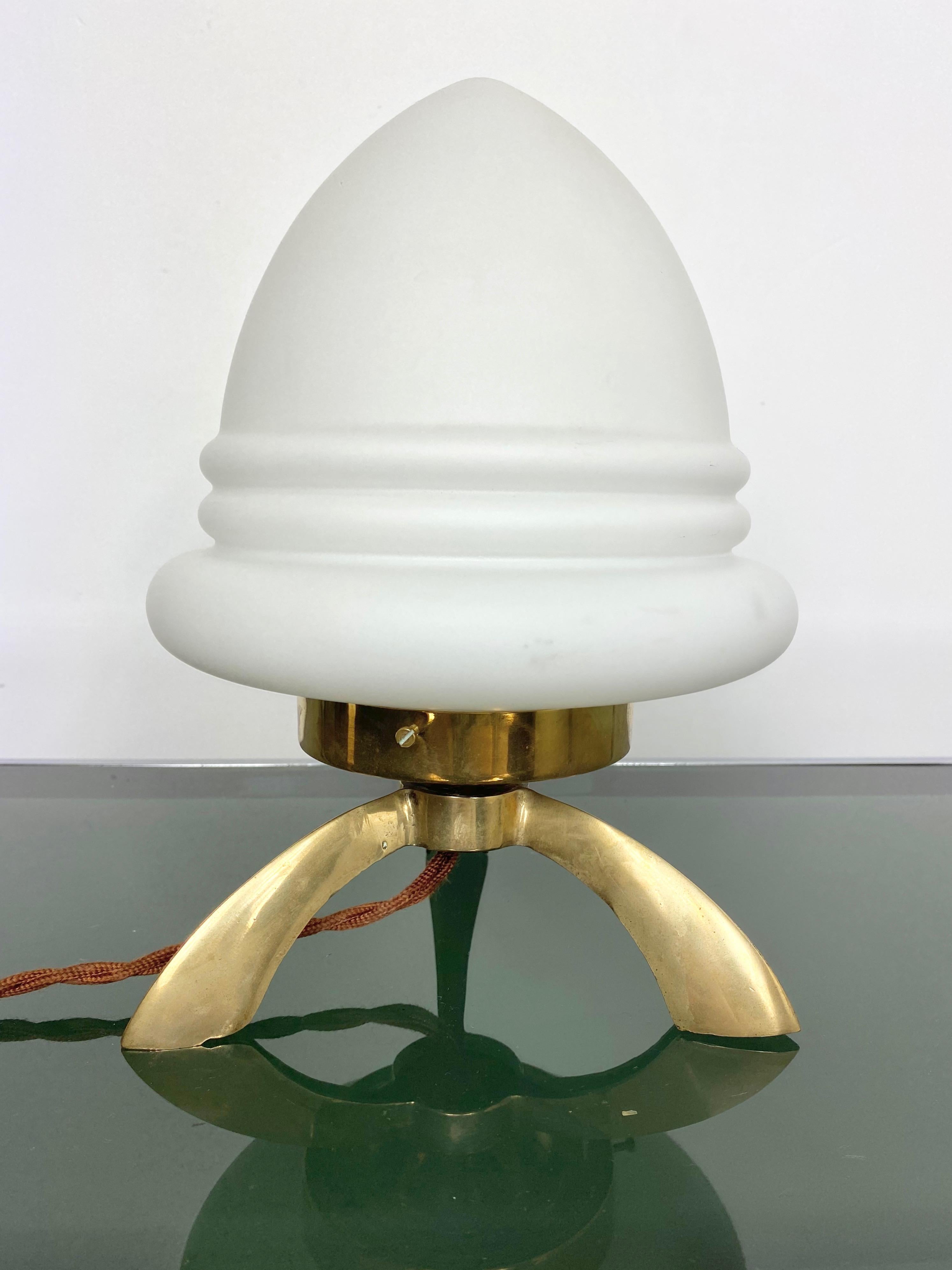 Tripod Table Lamp in Opaline Glass and Brass Angelo Lelli Space Age Style, 1960s In Good Condition For Sale In Rome, IT
