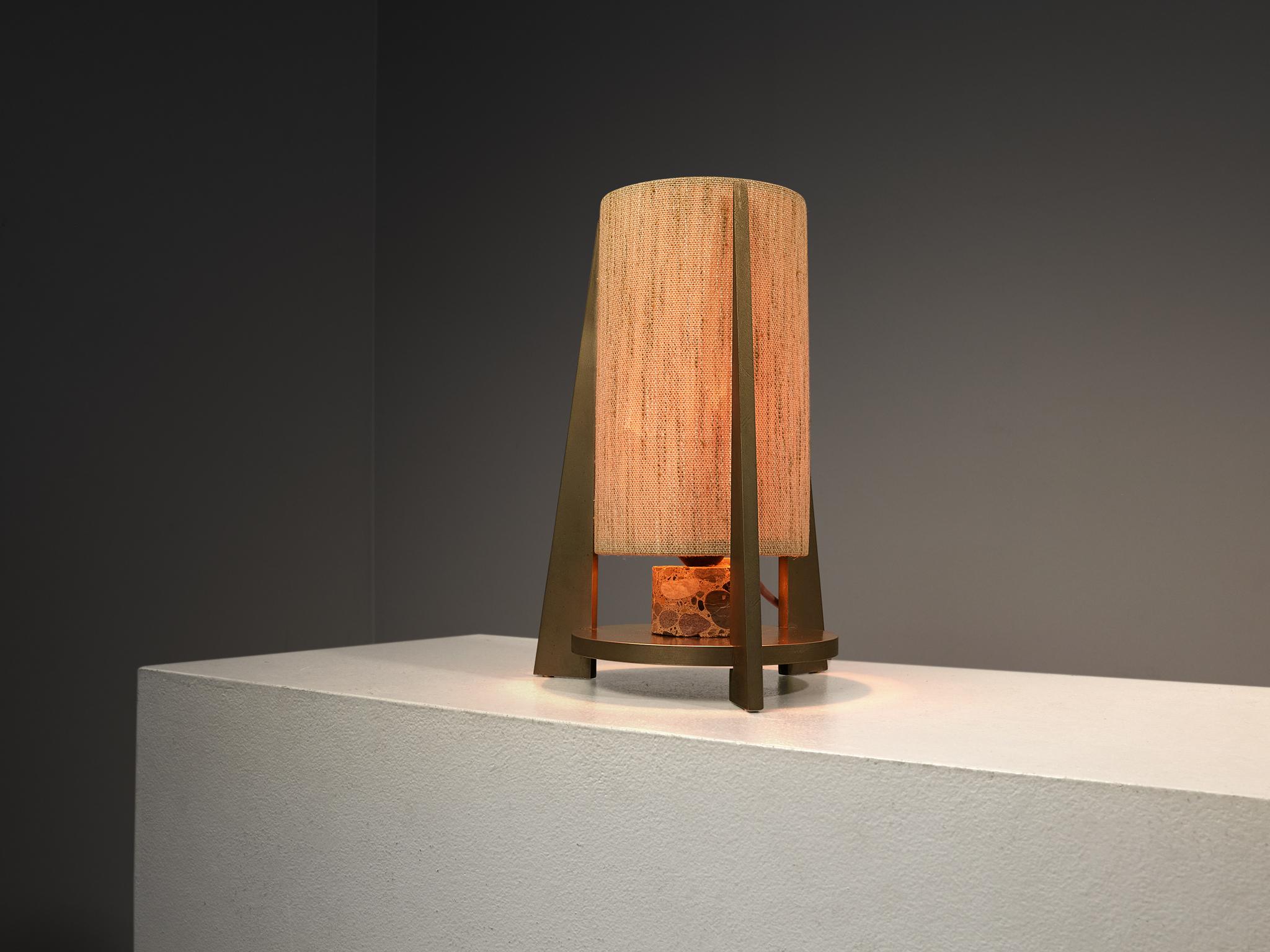 Milieu du XXe siècle Lampe de table à trois pieds en pierre de terrazzo et acier en vente