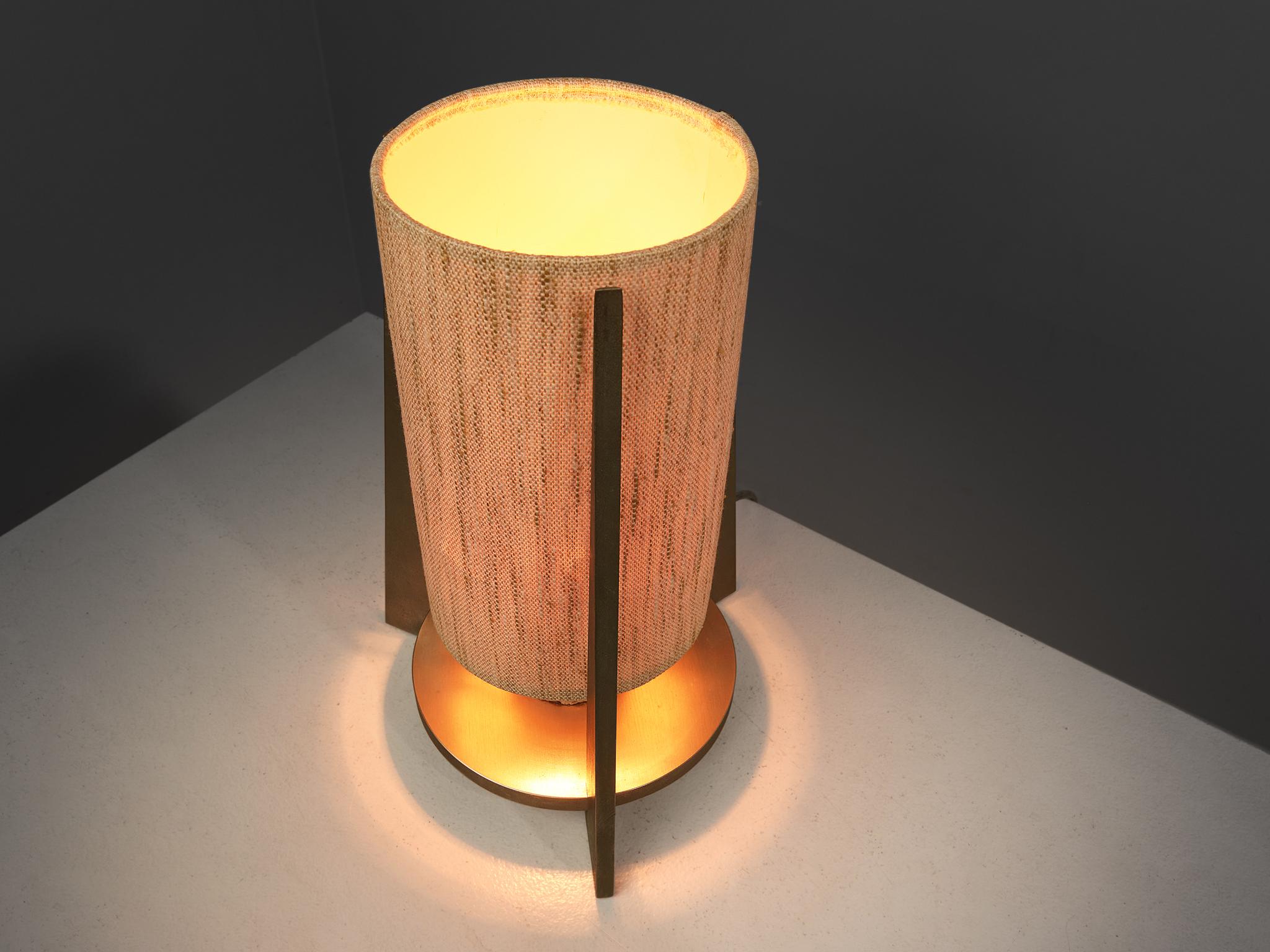 Tissu Lampe de table à trois pieds en pierre de terrazzo et acier en vente
