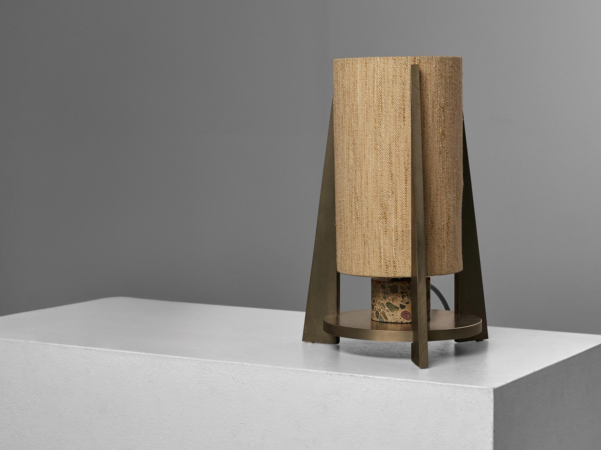 Lampe de table à trois pieds en pierre de terrazzo et acier en vente 1