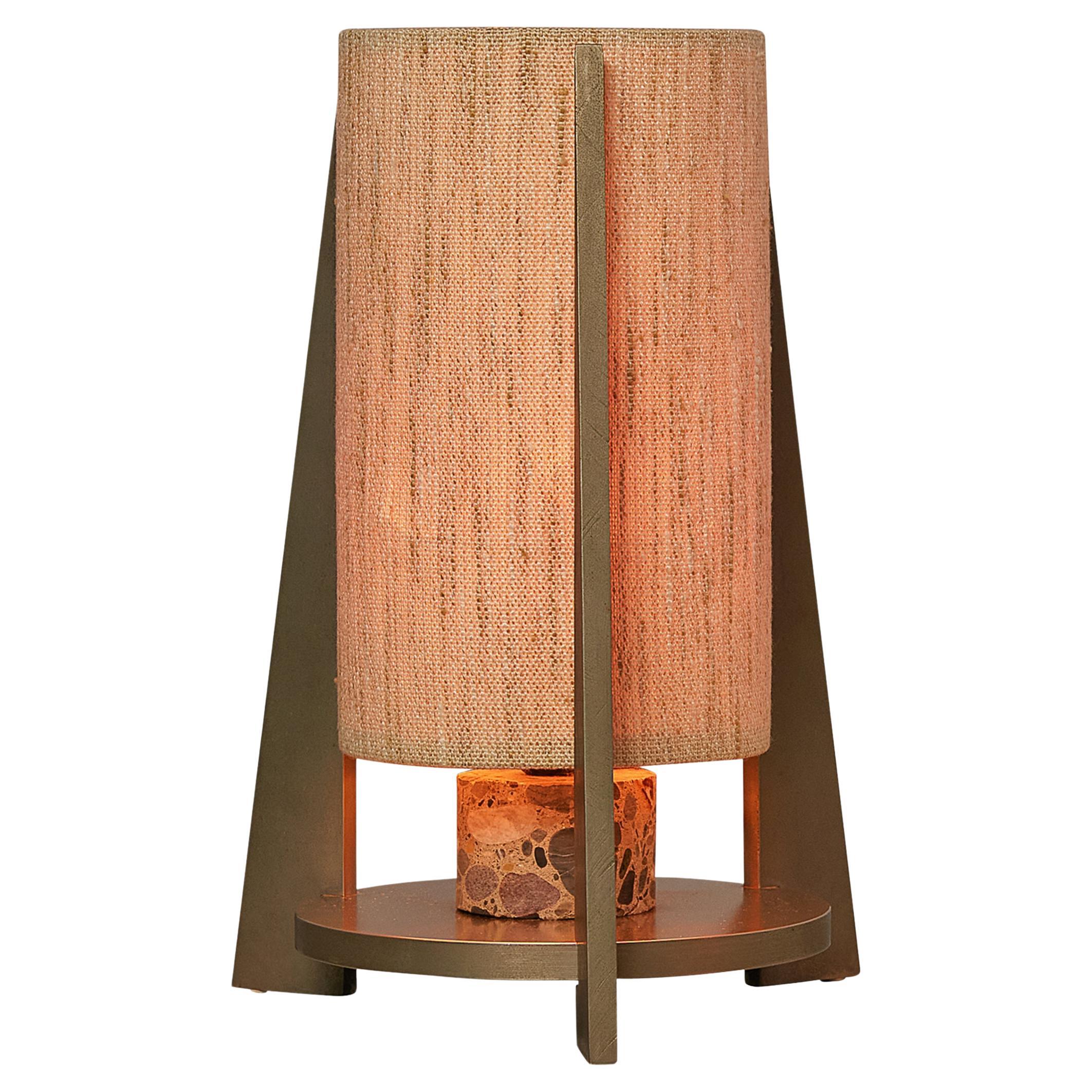 Lampe de table à trois pieds en pierre de terrazzo et acier en vente