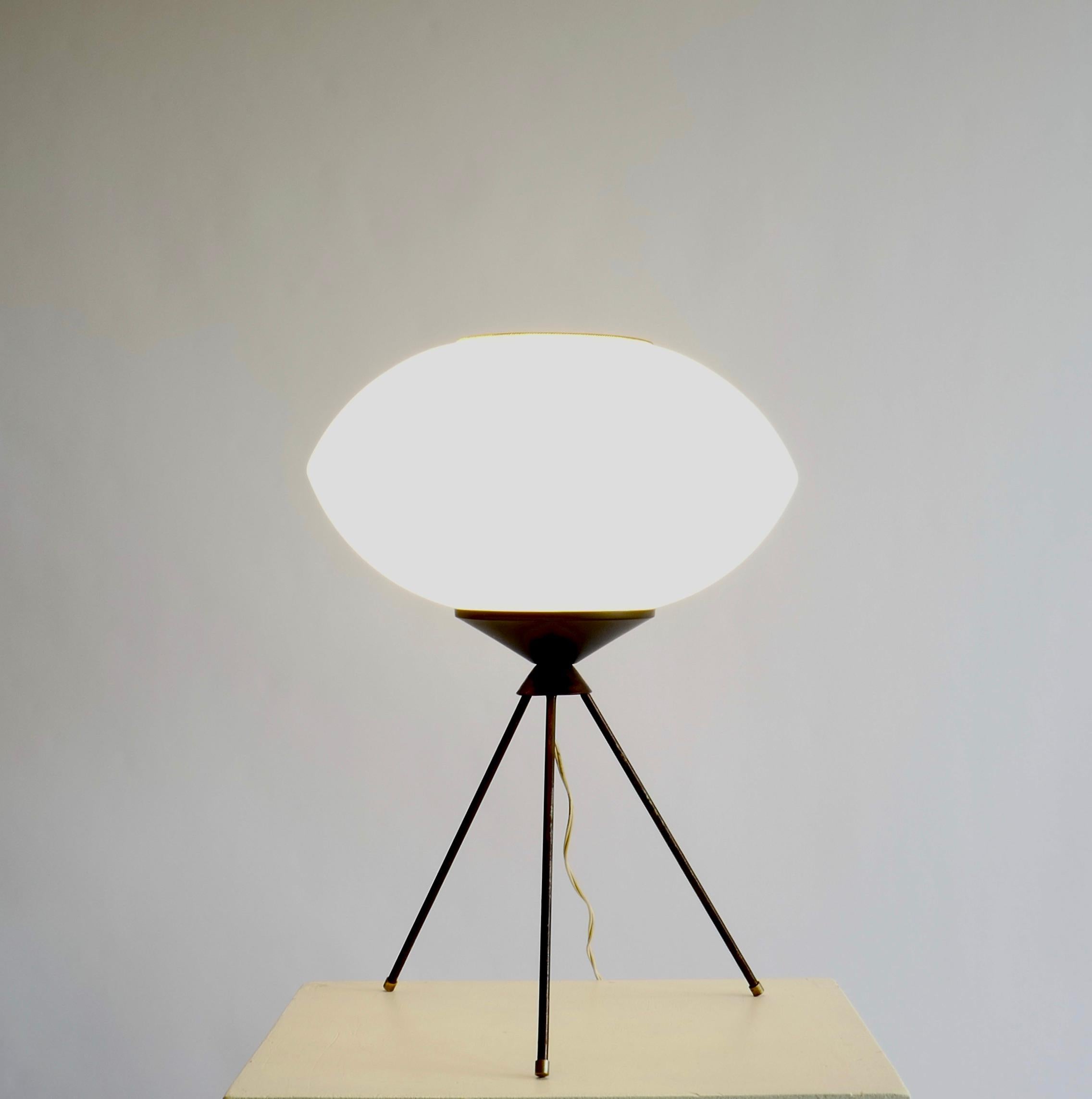 Tripod Table Lamp with Opaline Glass, Italy, 1950s In Good Condition In London, GB