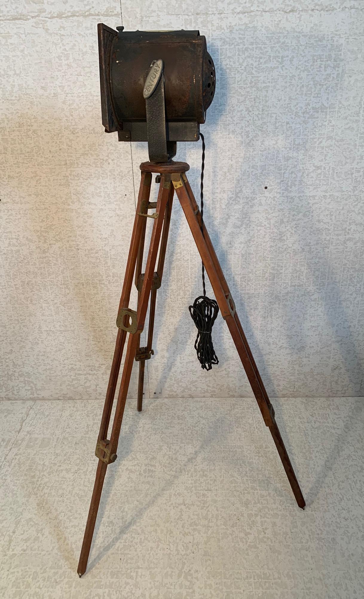 Tripod Theater Light In Good Condition In Baltimore, MD