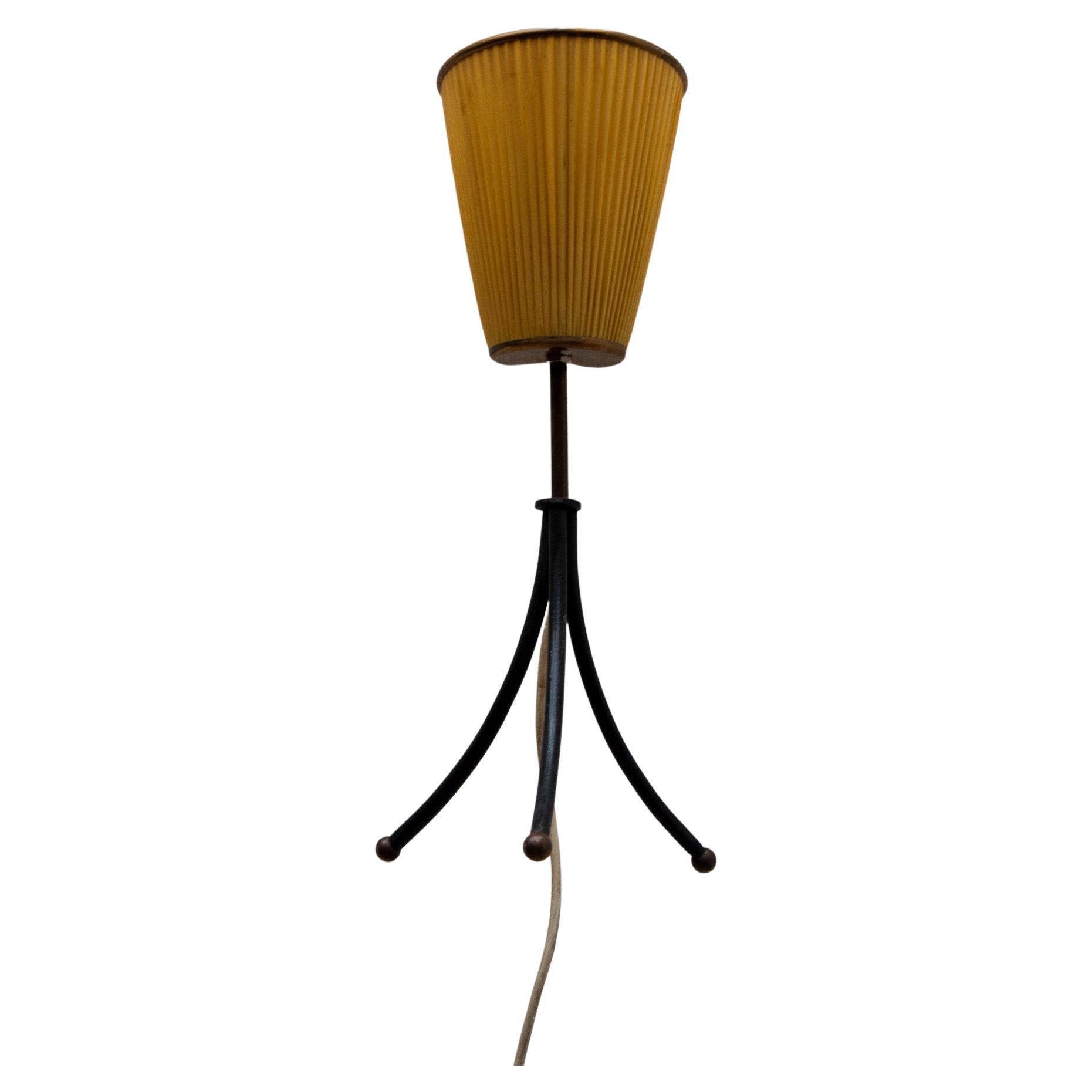  Applique ou lampe de bureau à trois pieds avec abat-jour en soie, années 1950 en vente