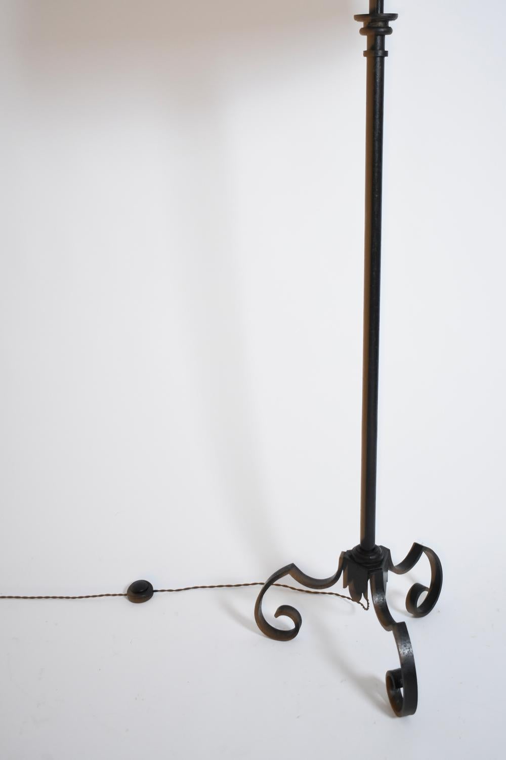 Lacquered Tripod wrought iron floor lamp, 1950s. For Sale