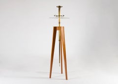 Lampadaire tripode en noyer par Thierry Despont
