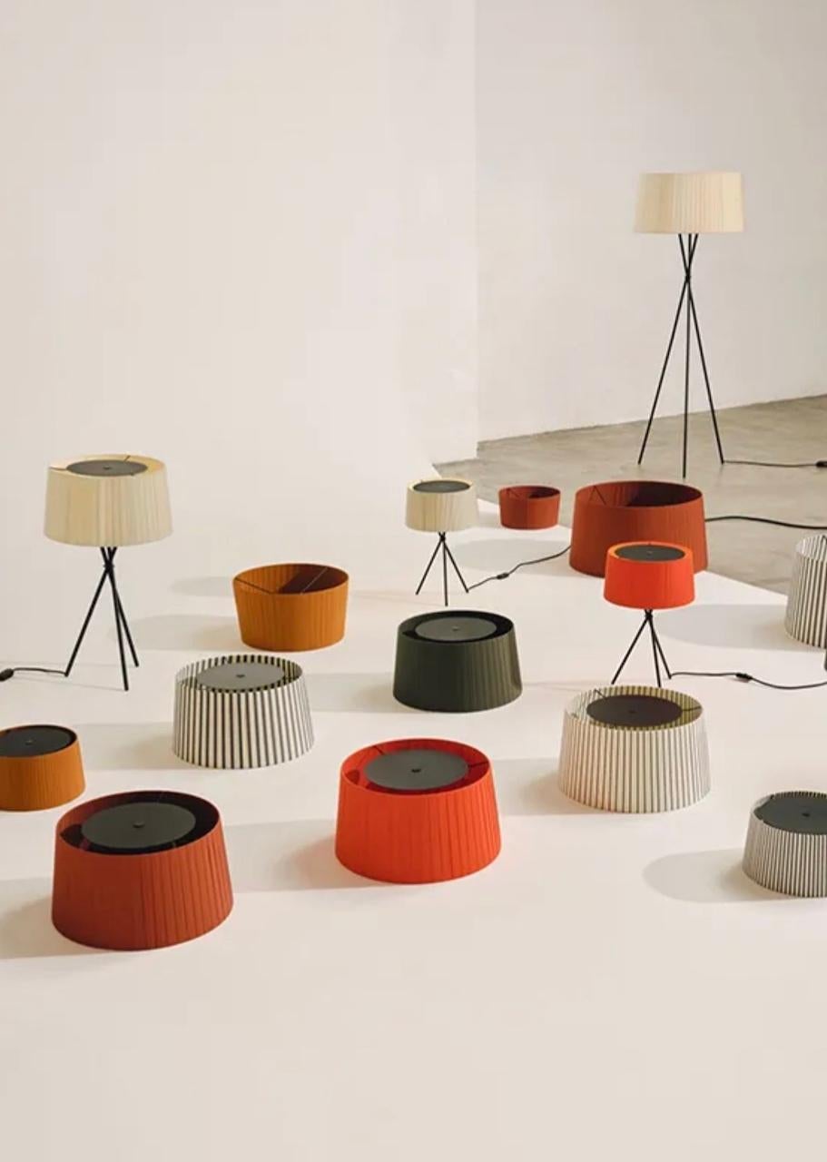 Lampada da tavolo Trípode M3 di  Equipo Santa & Cole per Santa & Cole In condizioni Nuovo in vendita a Los Angeles, CA