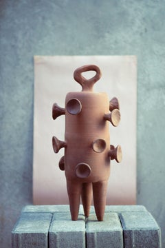 Trípodes Esporo Sculptural Object in Ceramic by Julius Nobre