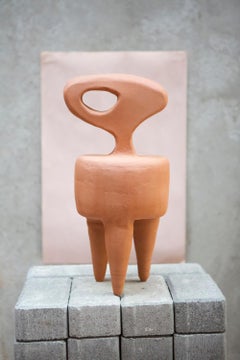 Oggetto scultoreo Trípodes Sentinela in ceramica di Julius Nobre