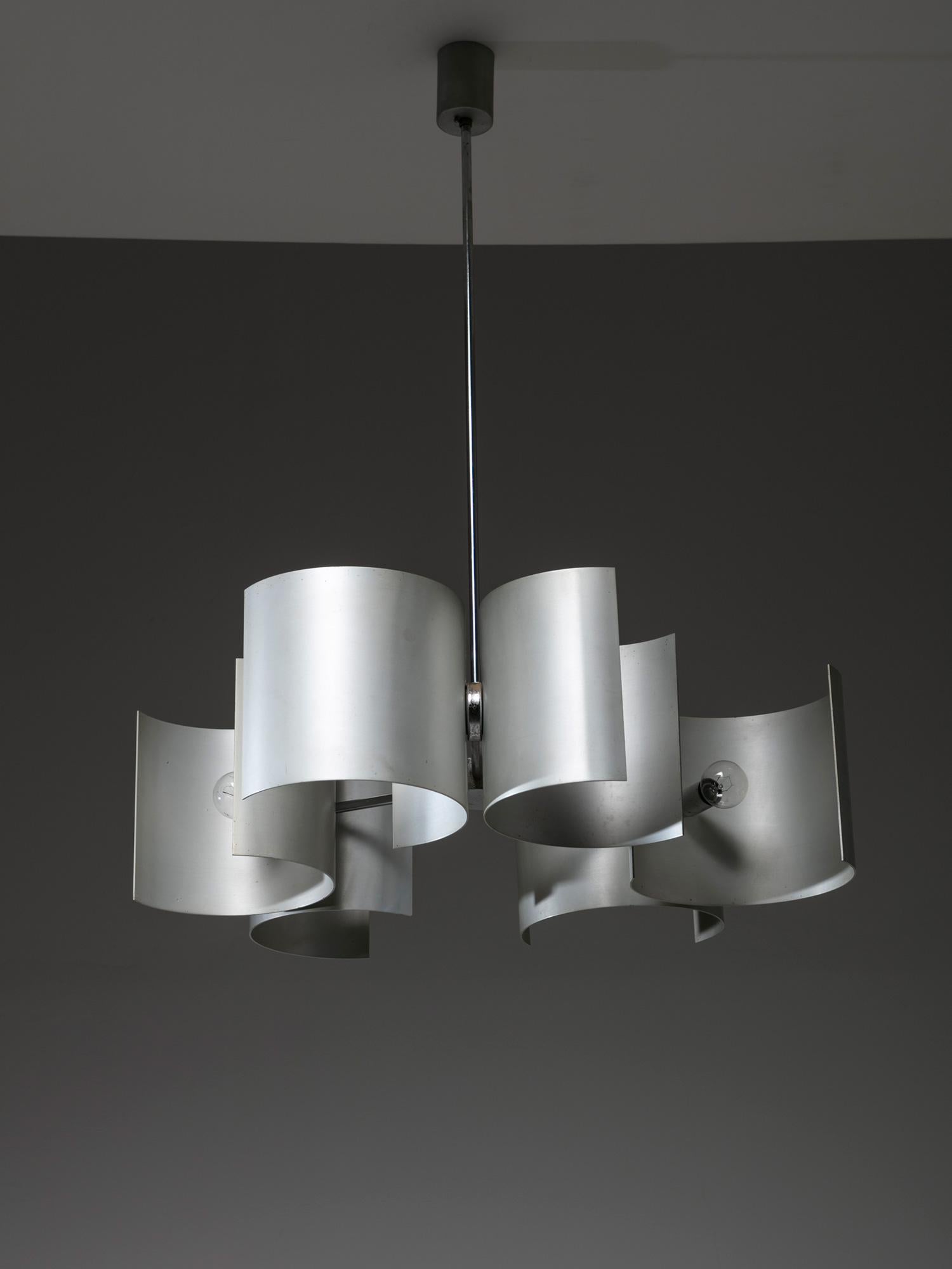 Rare aluminum Tripolo chandelier by Giuliano Ceari for Sormani.
Each shade can rotate along its central axis.
Also available a second piece.