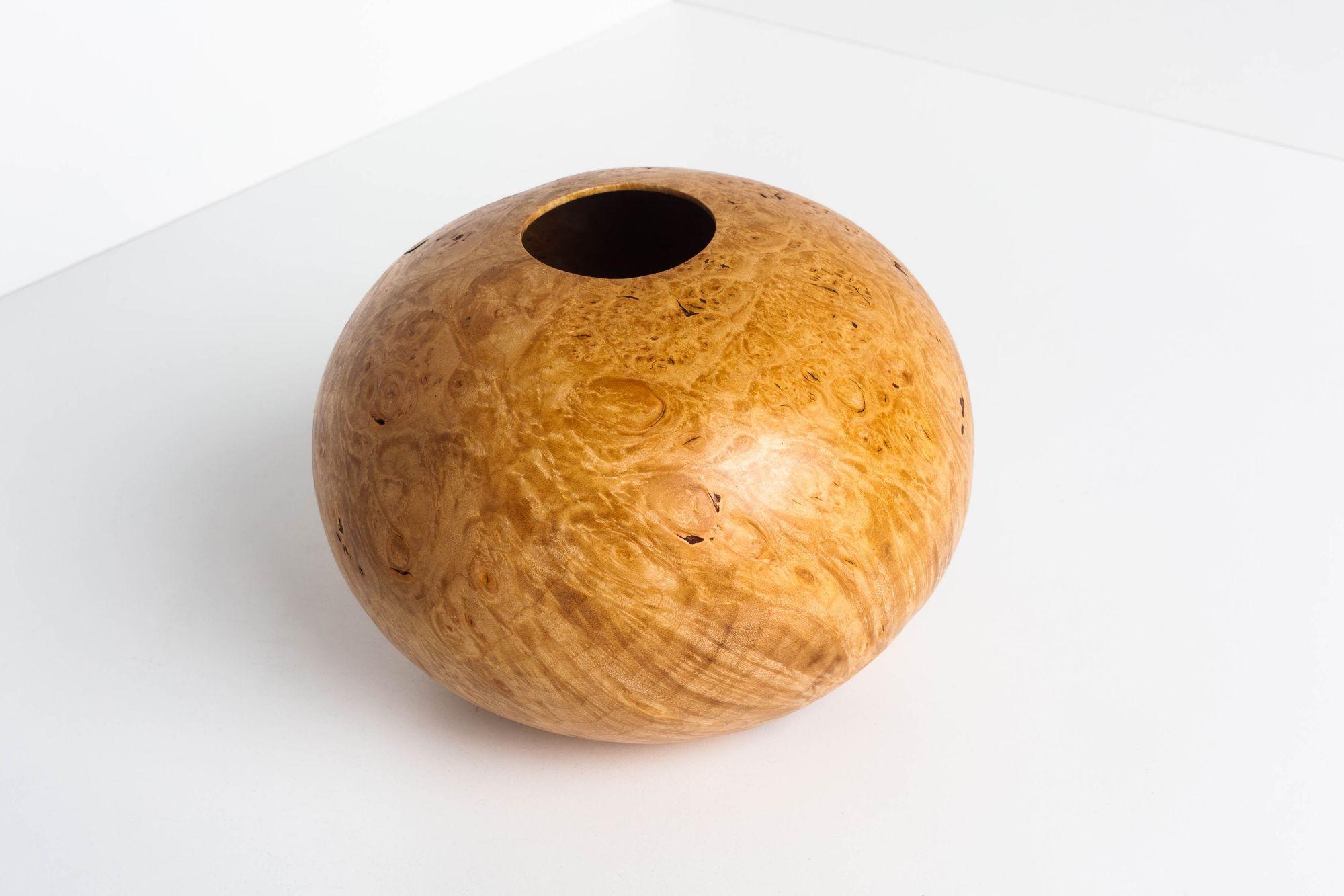 Jarrón Tripp Espenet, Arce de hoja grande Estadounidense en venta