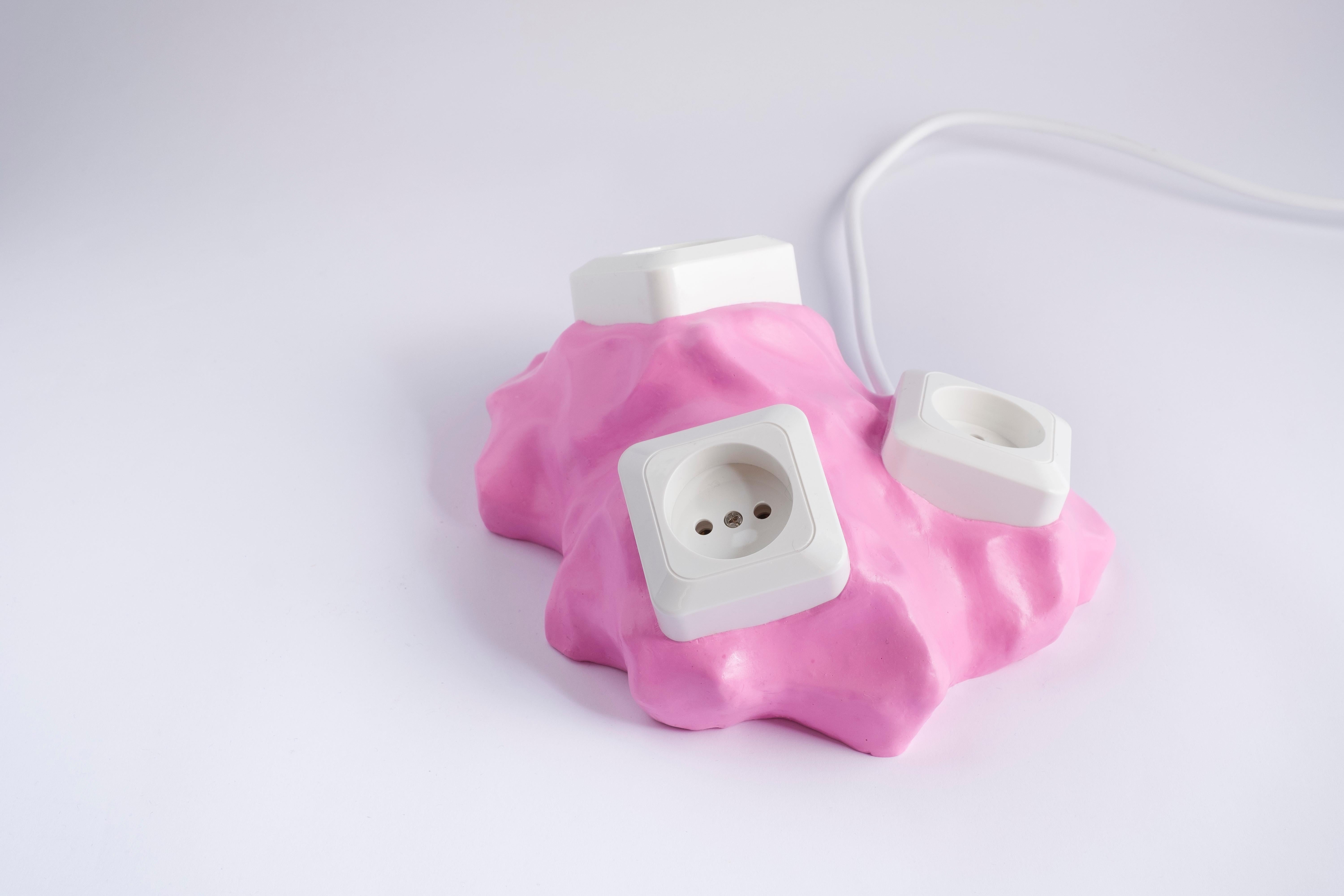 Tripple socket object 23. Rosa SAKER by Studio Gert Wessels, pink. Hand crafted in an organic shape and made in his studio in the Netherlands. 

In his daily practice he investigates the relationship between form and function. The result is a