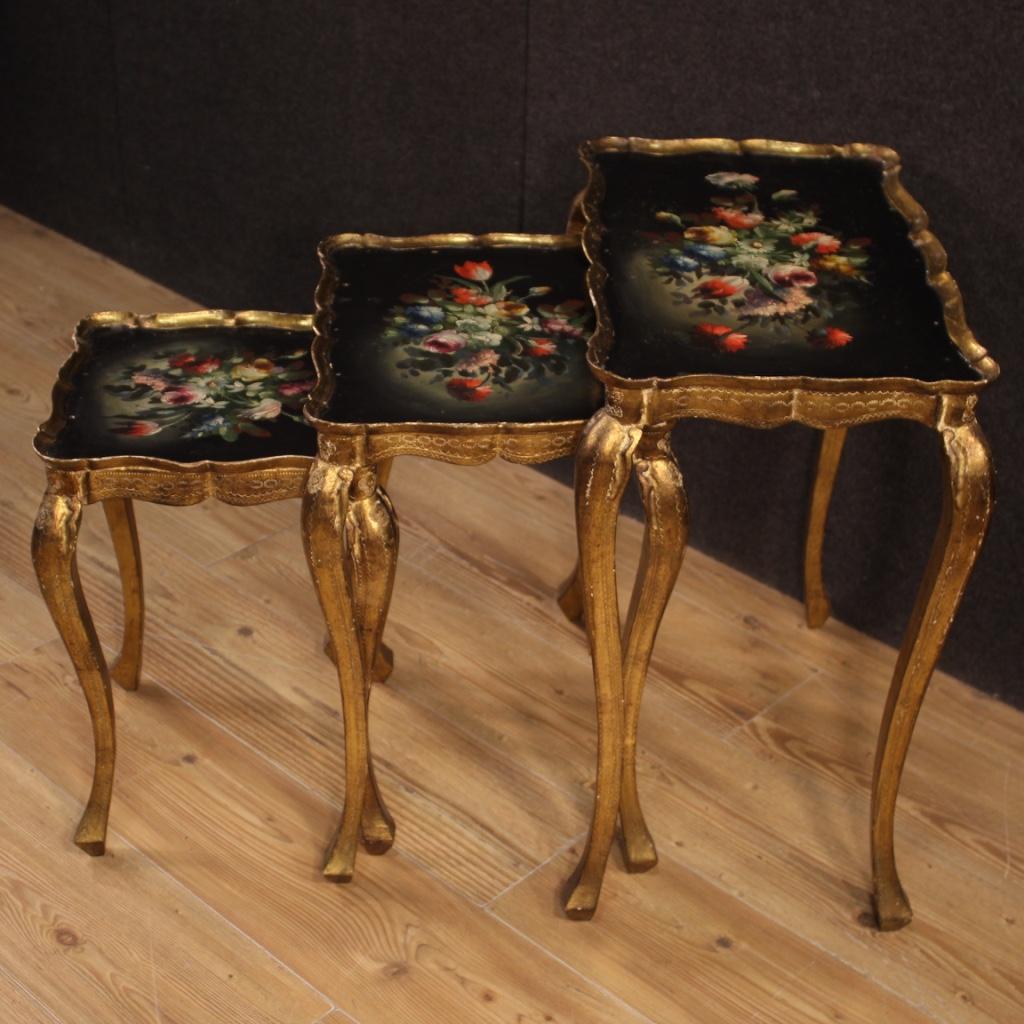 Triptych of Italian coffee tables from 20th century. Interlocking furniture in carved, chiseled, gilded and hand painted wood with very pleasant floral decorations. Ideal tables to be placed in a living room but they can be easily placed in
