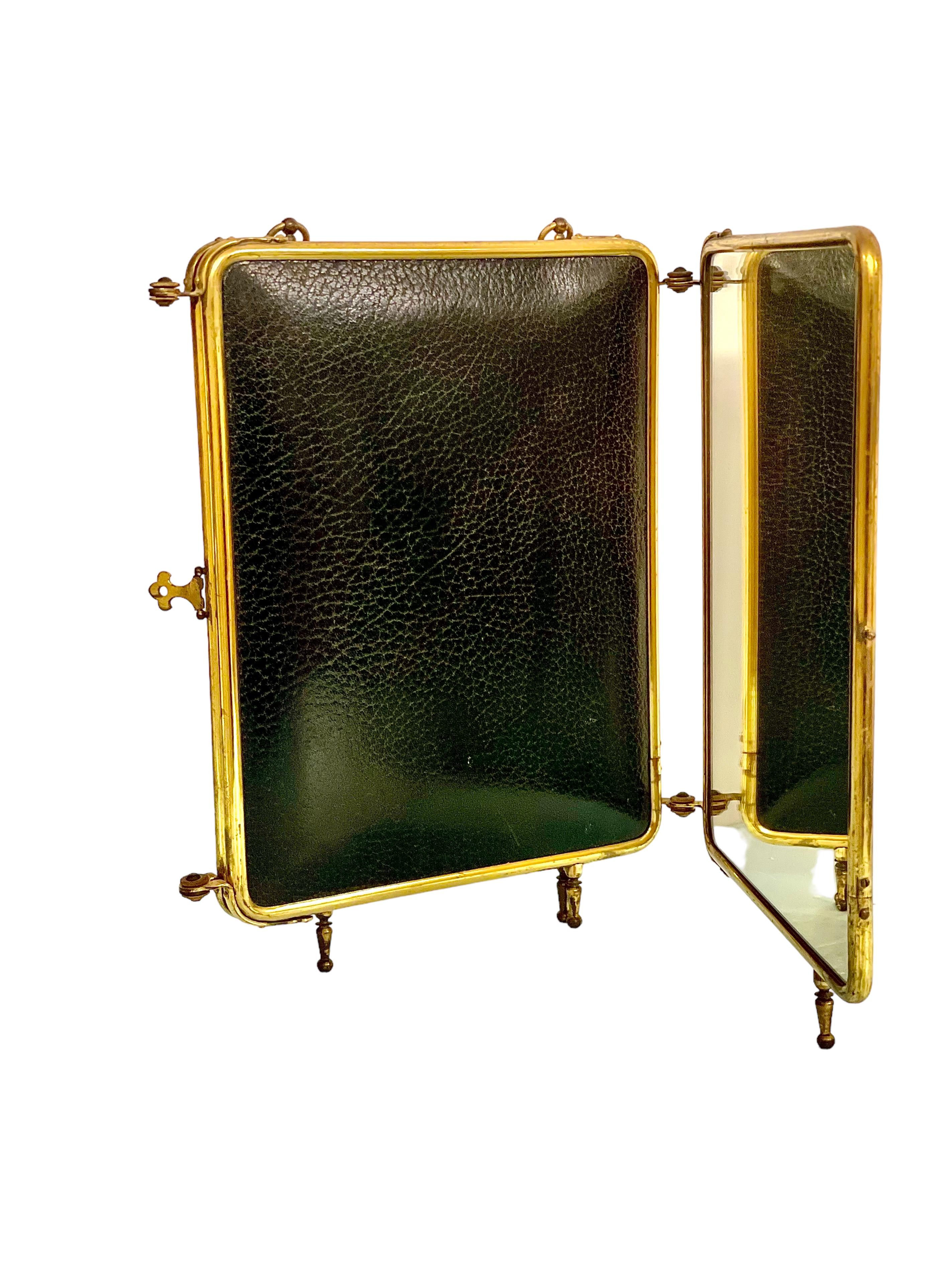 Triptych Barber's Mirror in Gilt Brass and Leather In Good Condition In LA CIOTAT, FR