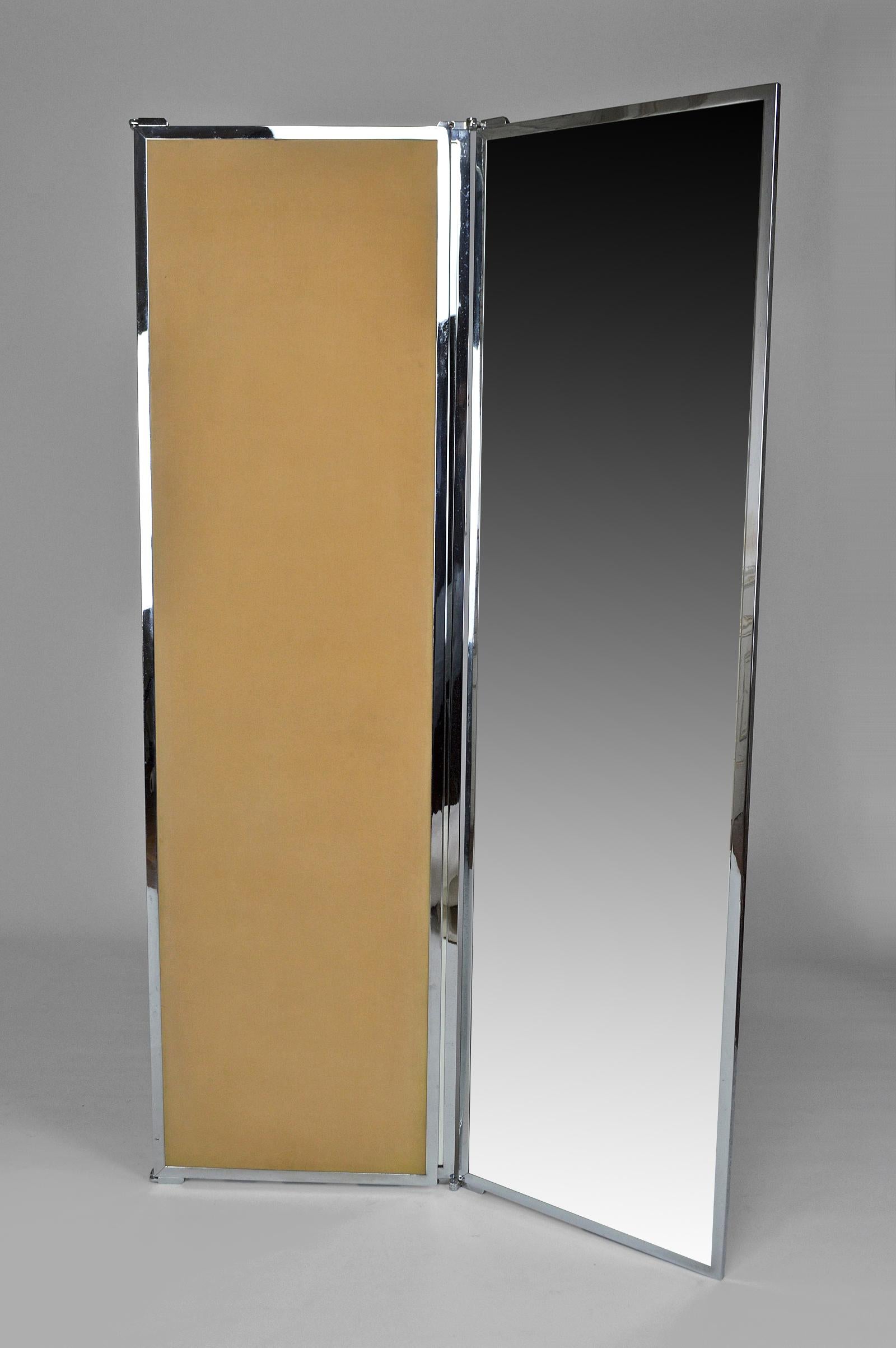 French Triptych mirror covered in leather from Coco Chanel workshop, Art Deco, 1930's For Sale