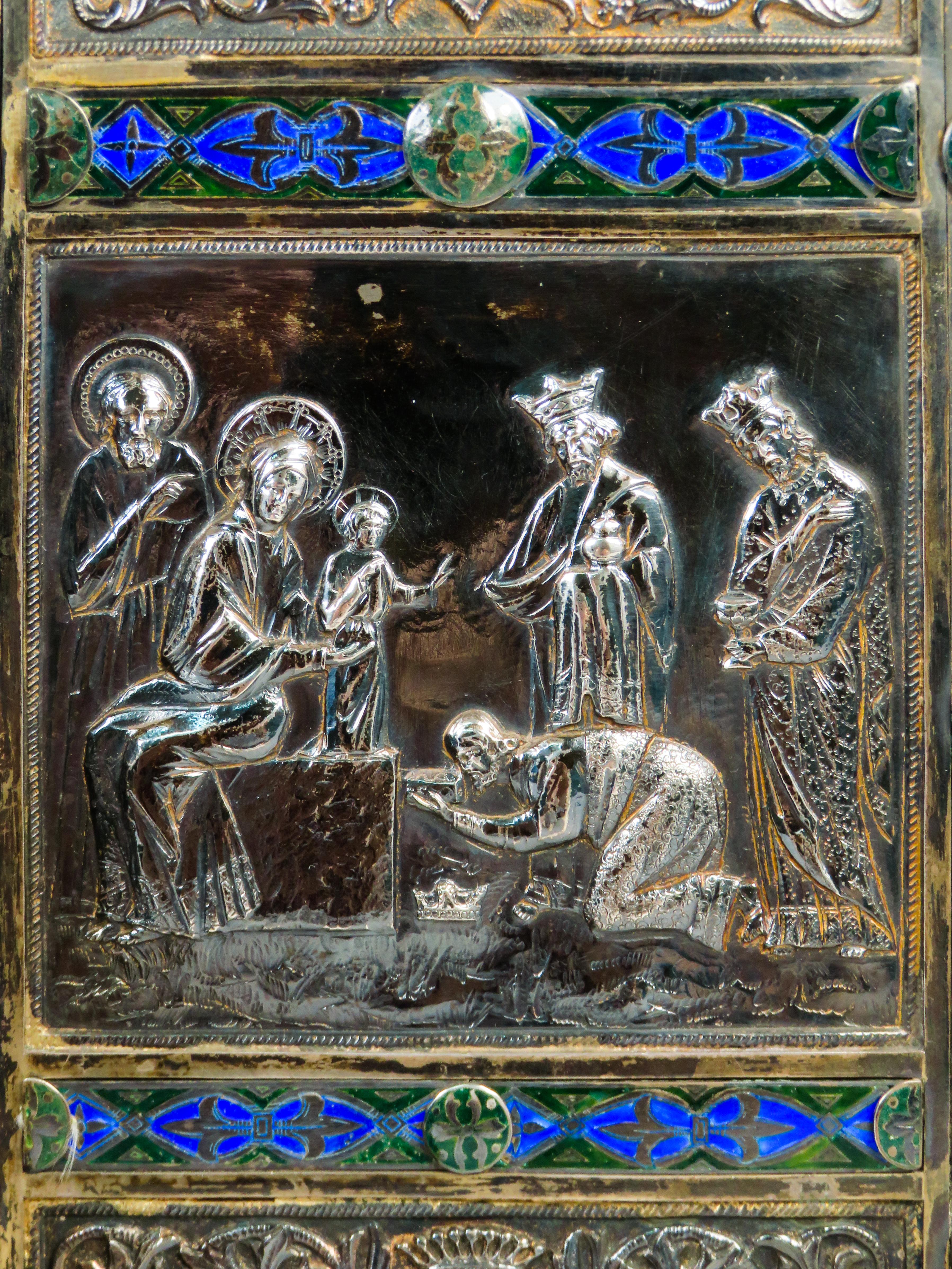 Nicchia trittica con scultura di  La Vergine Maria con il Bambino Gesù in vendita 5