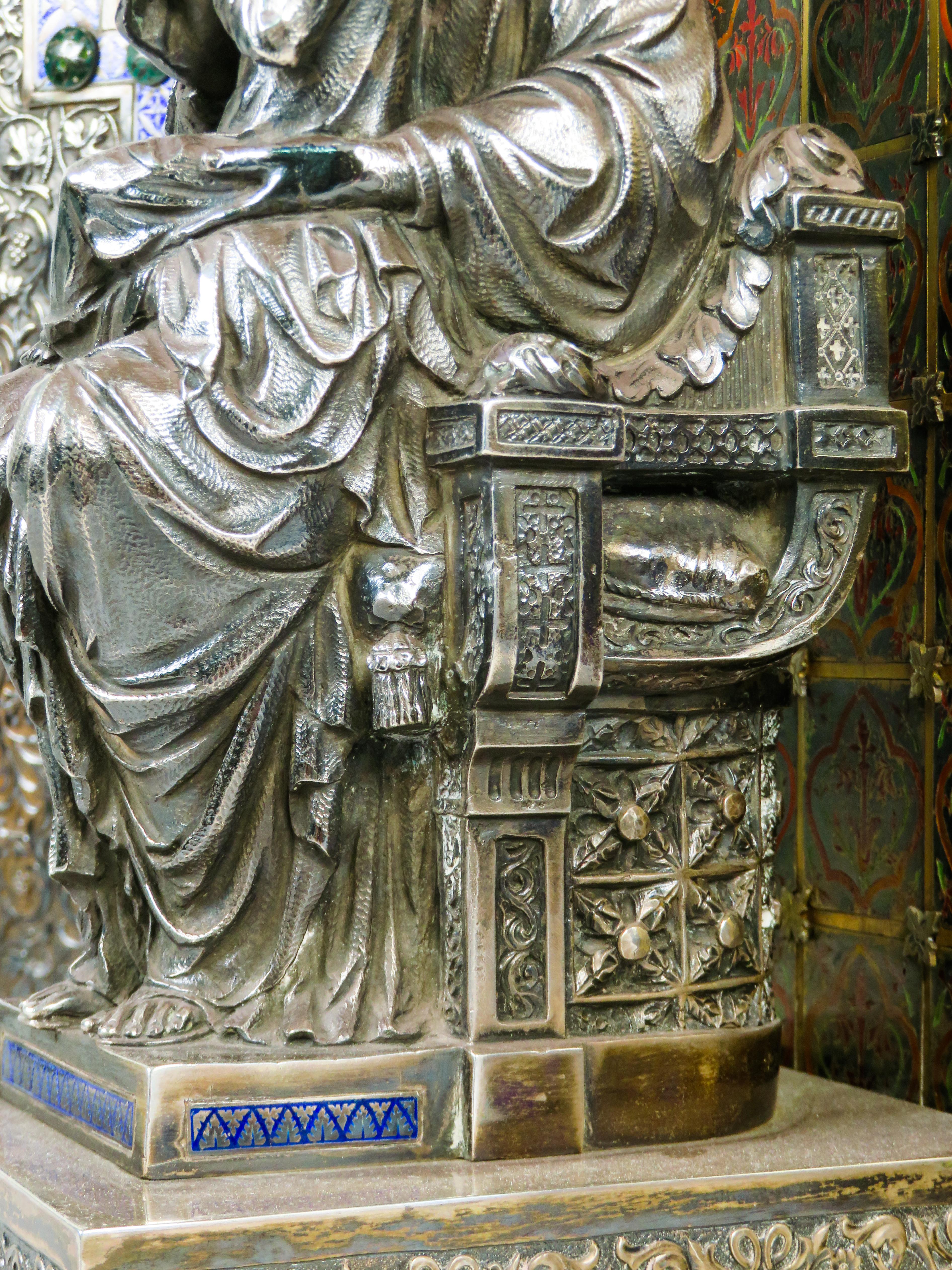 Nicchia trittica con scultura di  La Vergine Maria con il Bambino Gesù in vendita 6