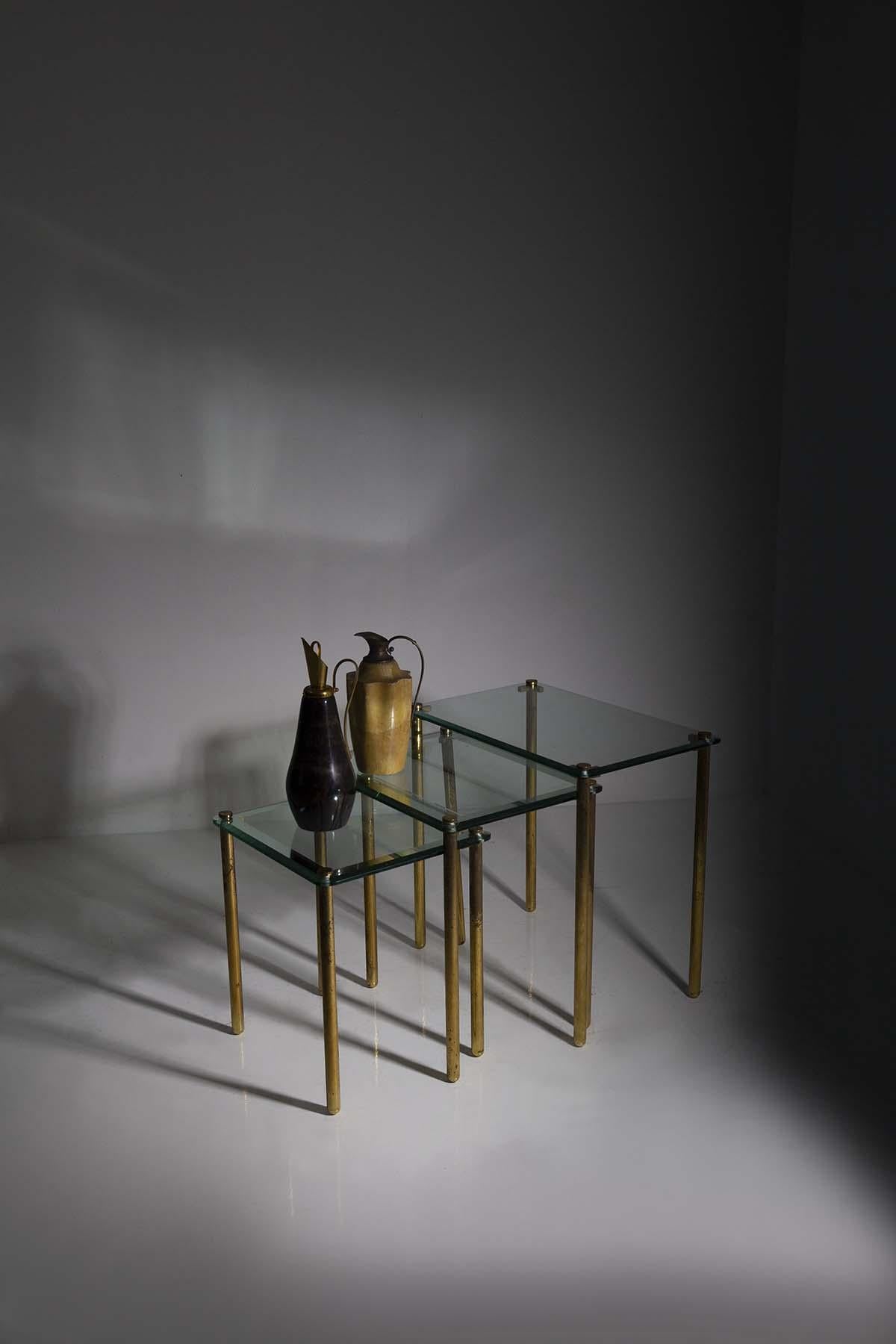 Triptych of vintage Italian coffee tables in thick glass and brass In Good Condition For Sale In Milano, IT