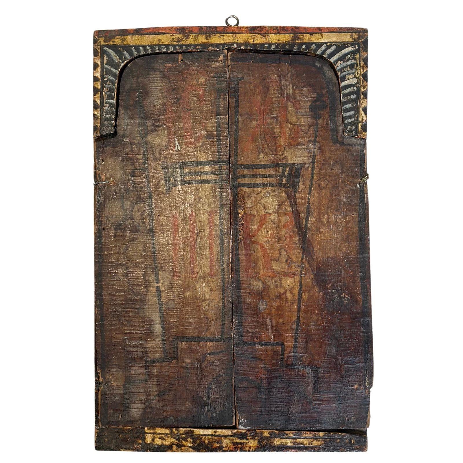 Ein traditionelles russisches Triptychon von Christus und der Jungfrau der unvergänglichen Rosen. Die Mutter Gottes und ihr Sohn tragen Kronen und sind in Rot gekleidet, eine Farbe, die traditionell mit dem Königtum assoziiert wird. Nach der