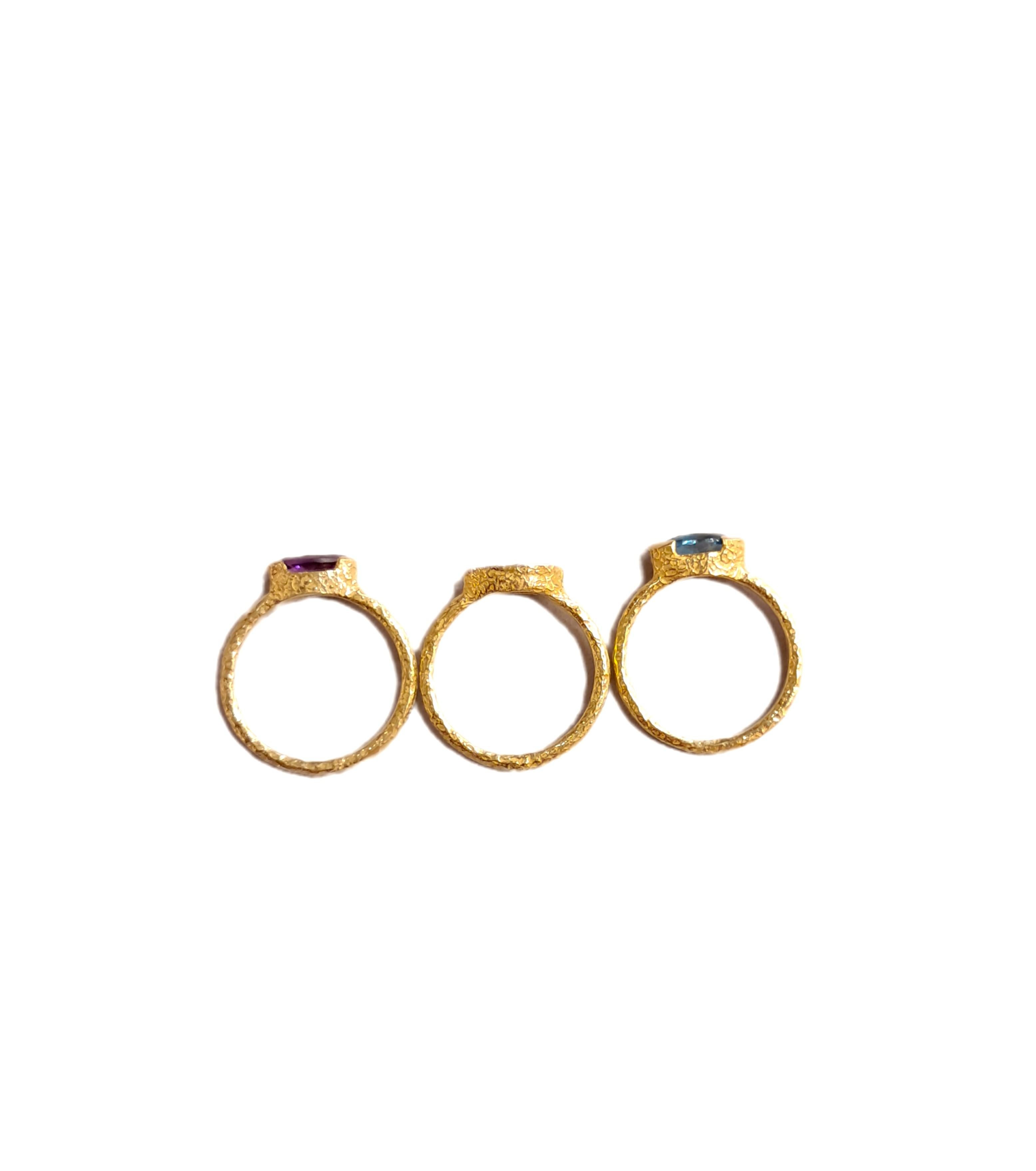 in vendita:  Tris Anelli Sacchi in Oro giallo 18k Ametista Diamanti e Topazio Blu 7