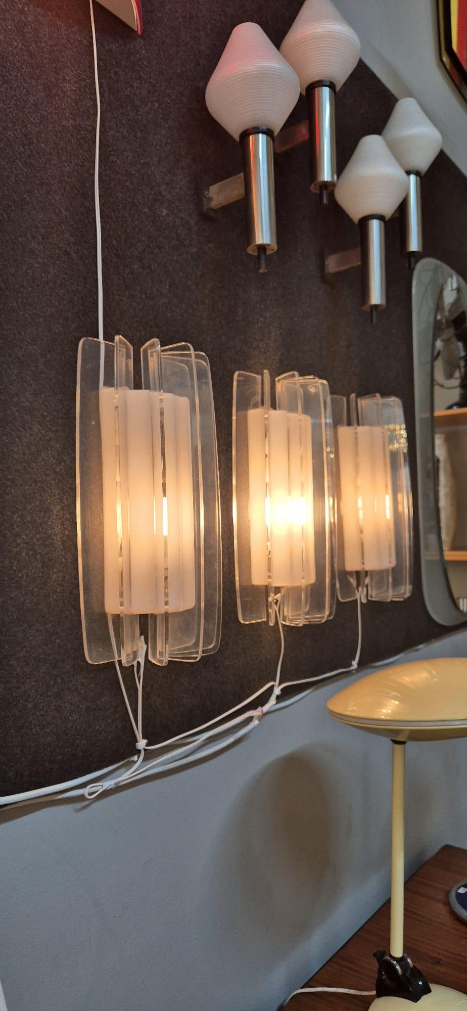 Late 20th Century Tris di applique in plexiglass anni 70 circa in vendita