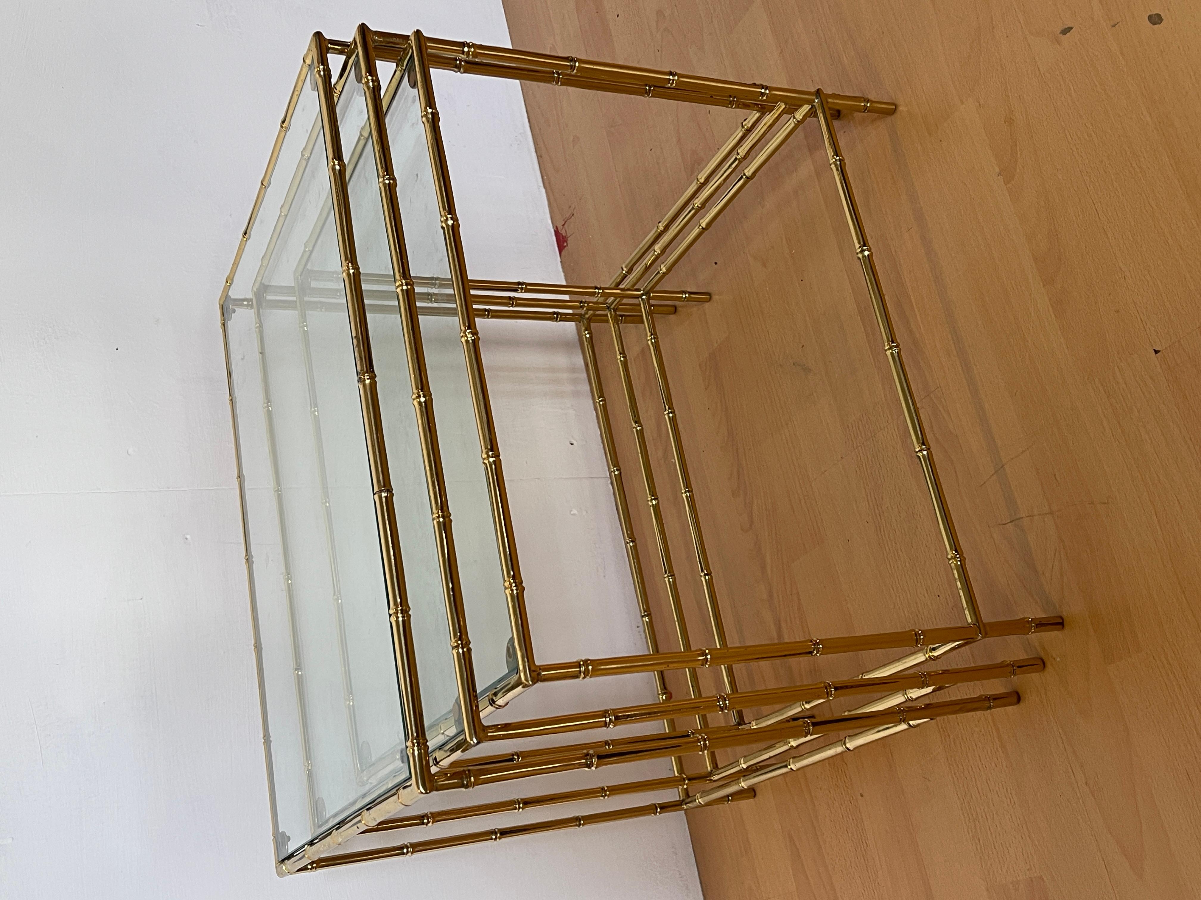 Tris di tavolini da salotto in ottone stile bambu design italiano anni '60 in vendita 3