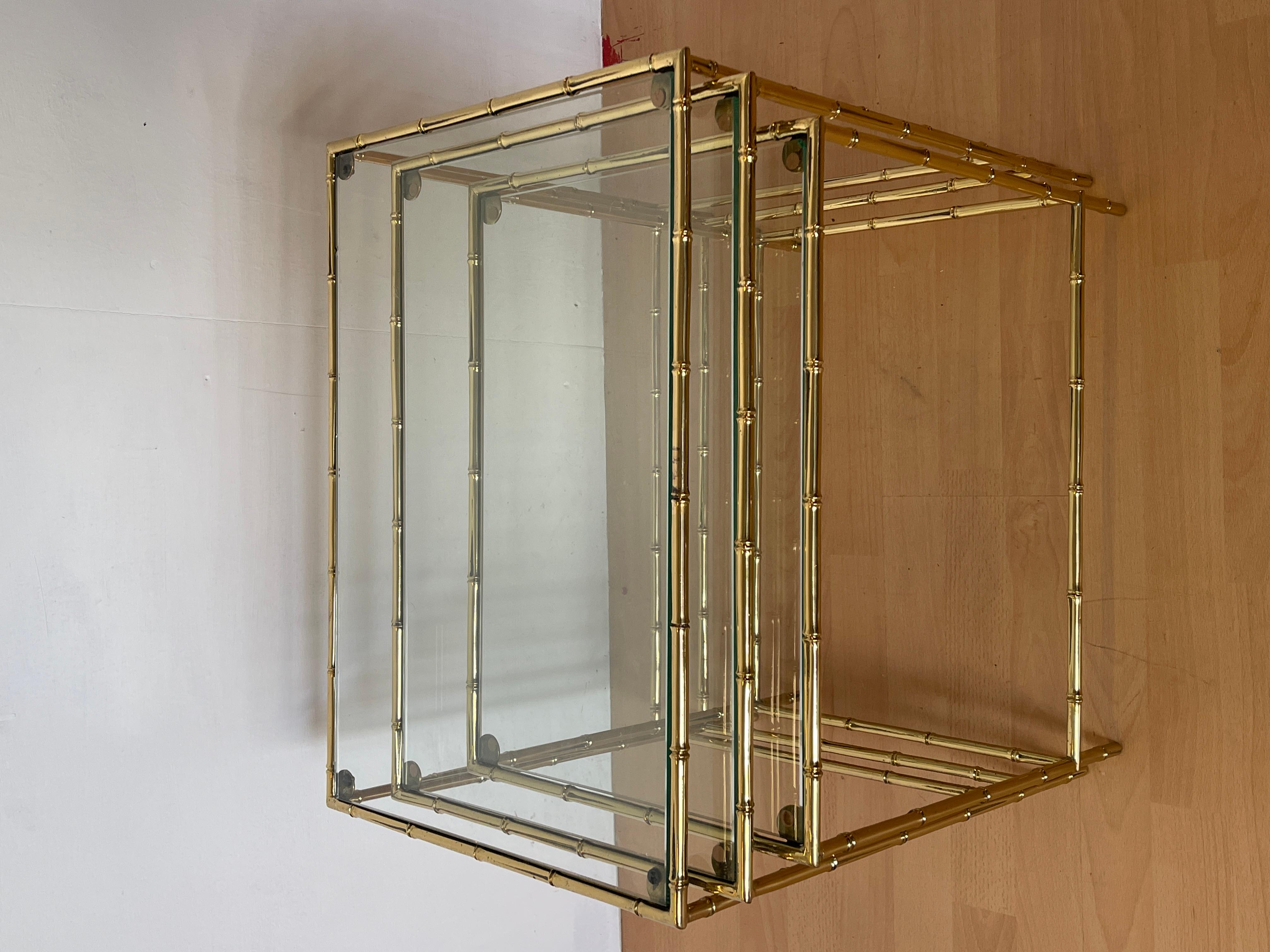 Tris di tavolini da salotto in ottone stile bambu design italiano anni '60 in vendita 4