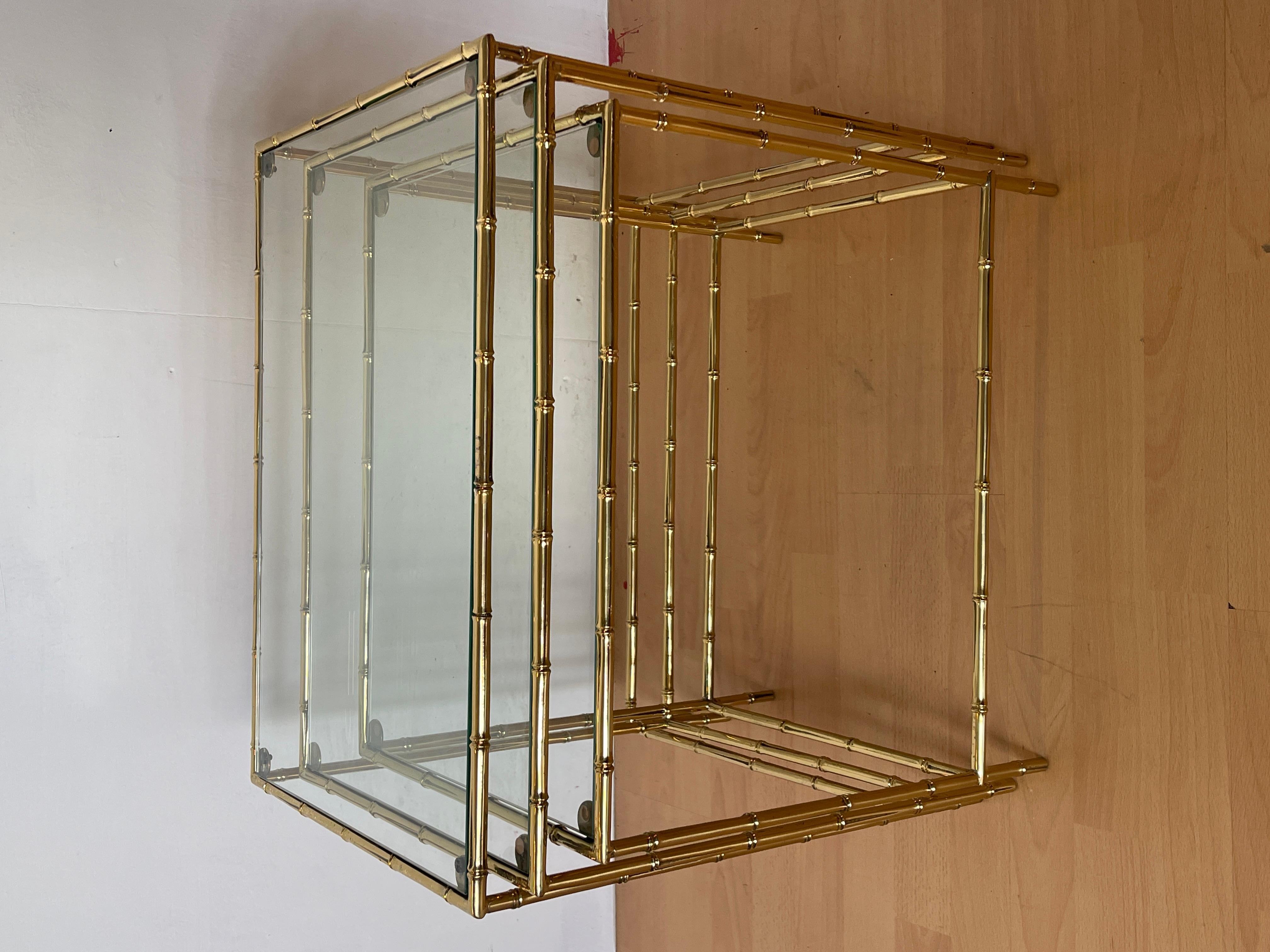 Tris di tavolini da salotto in ottone stile bambu design italiano anni '60 in vendita 5