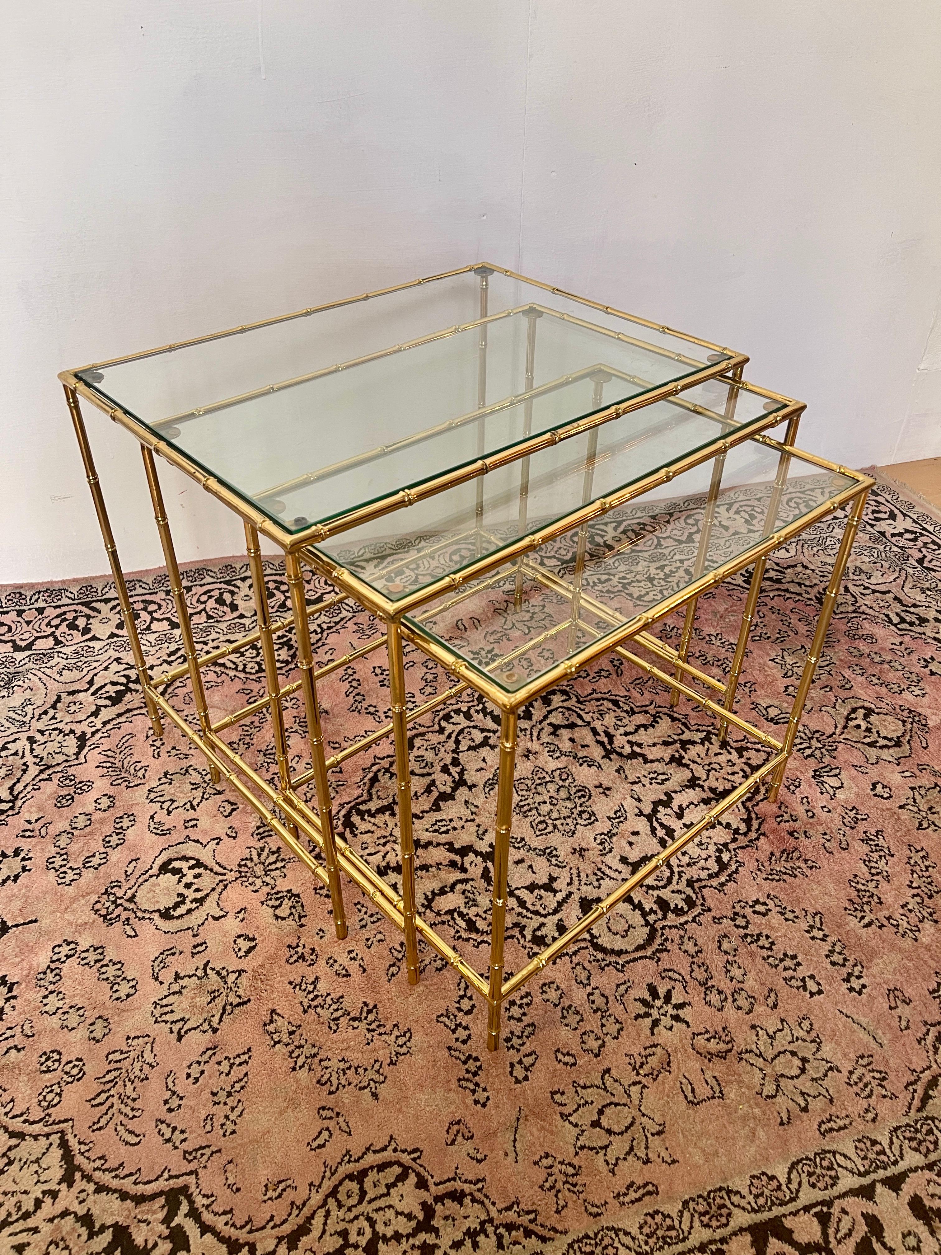 Tris di tavolini da salotto in ottone stile bambu design italiano anni '60 in vendita 8