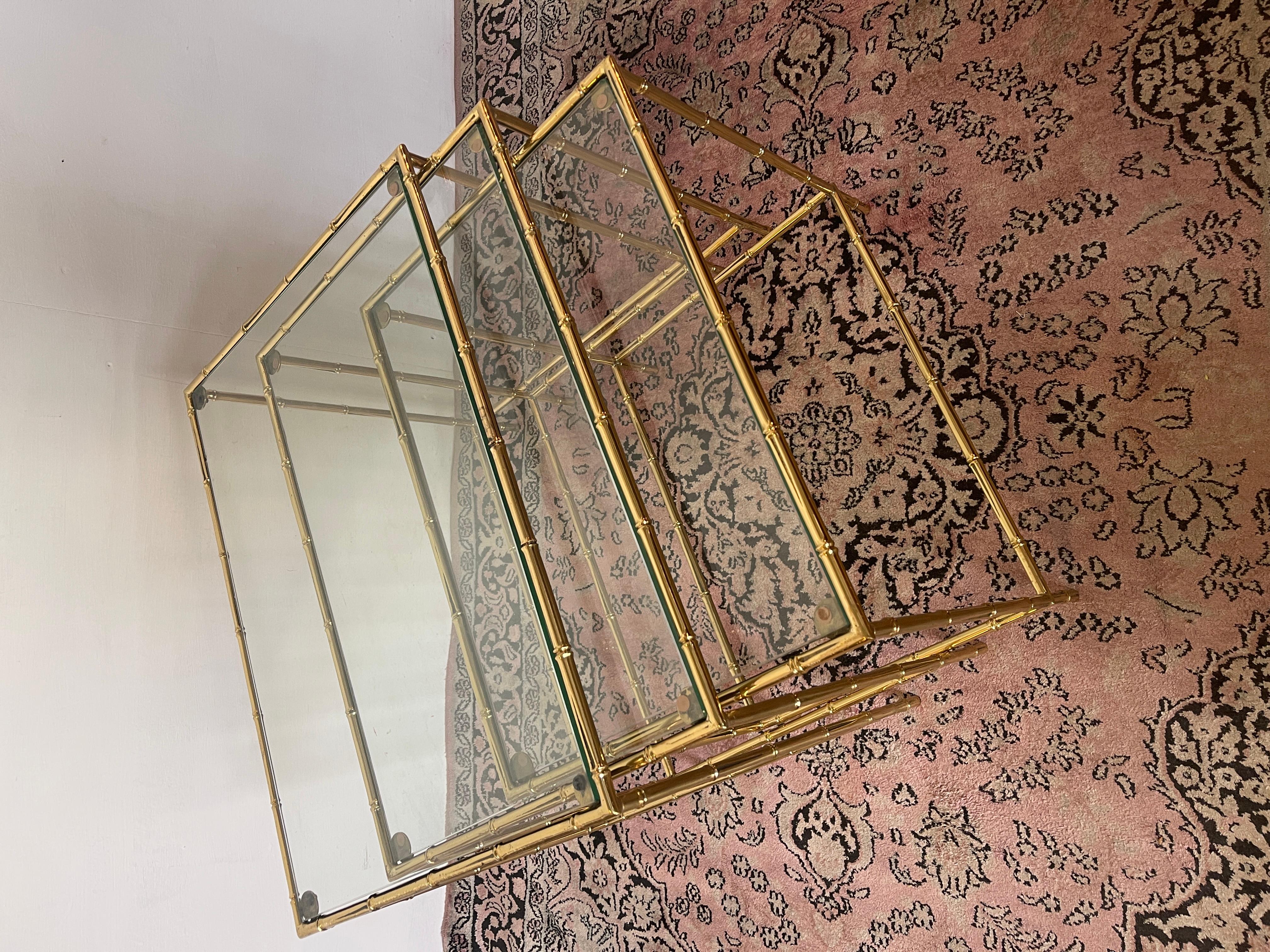 Tris di tavolini da salotto in ottone stile bambu design italiano anni '60 in vendita 9