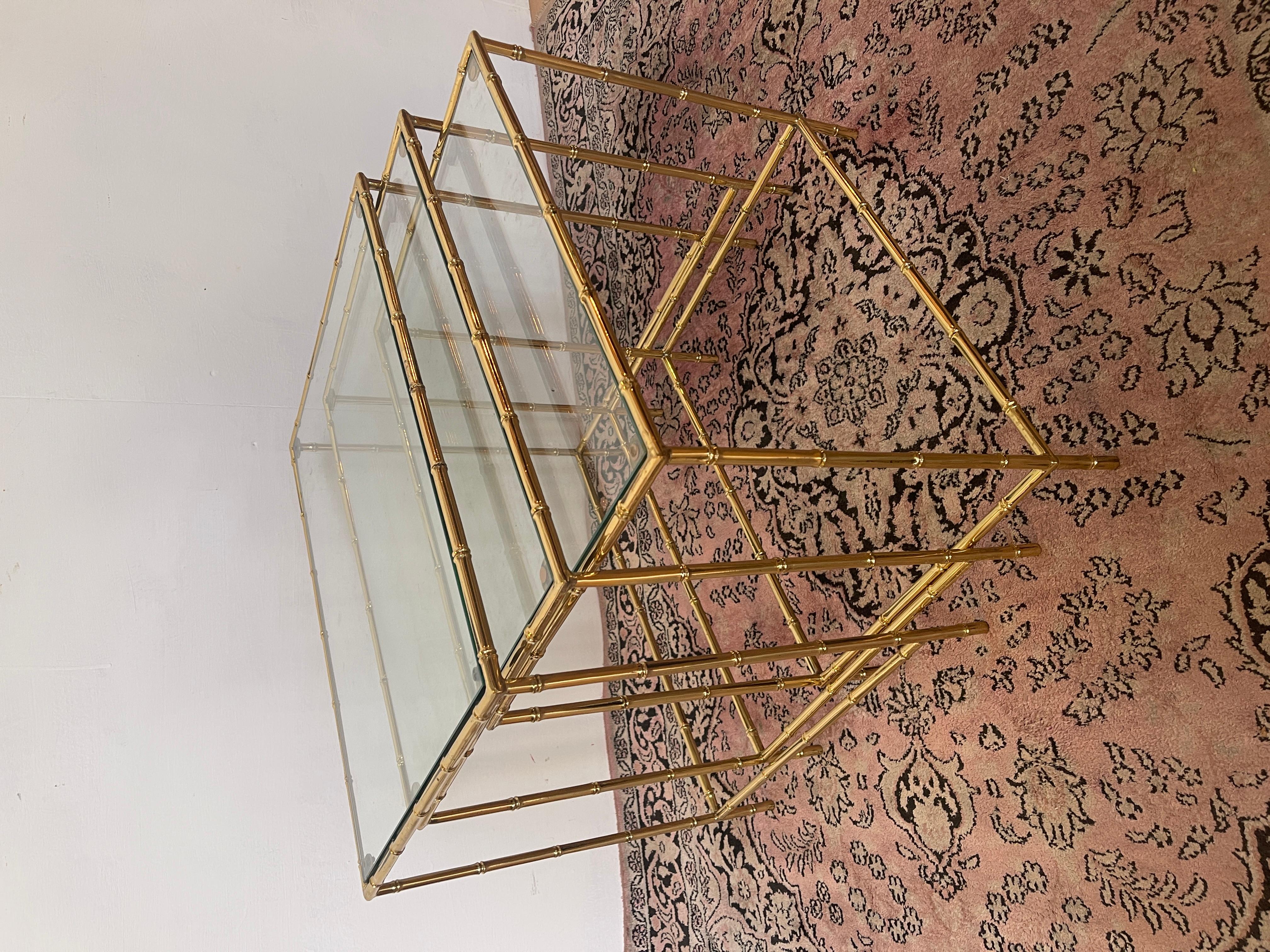 Tris di tavolini da salotto in ottone stile bambu design italiano anni '60 in vendita 10