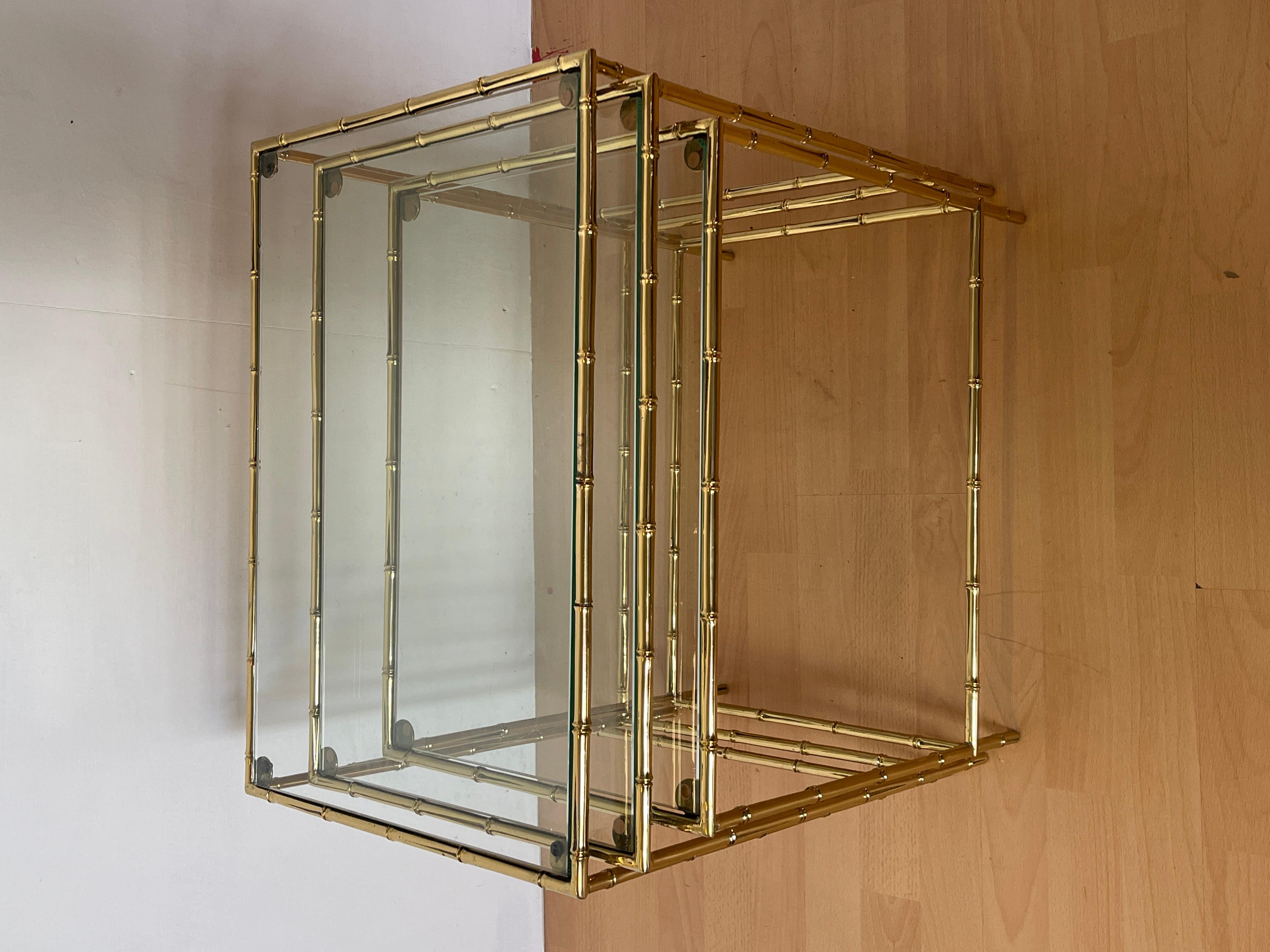 Tris di tavolini da salotto in ottone stile bambu design italiano anni '60 in vendita 2
