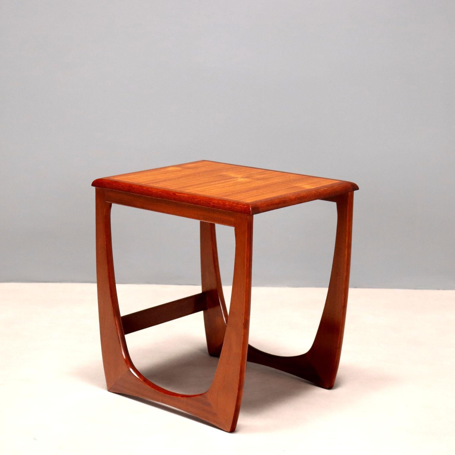 Tris di Tavolini a Nido Anni '60 in Teak For Sale 1